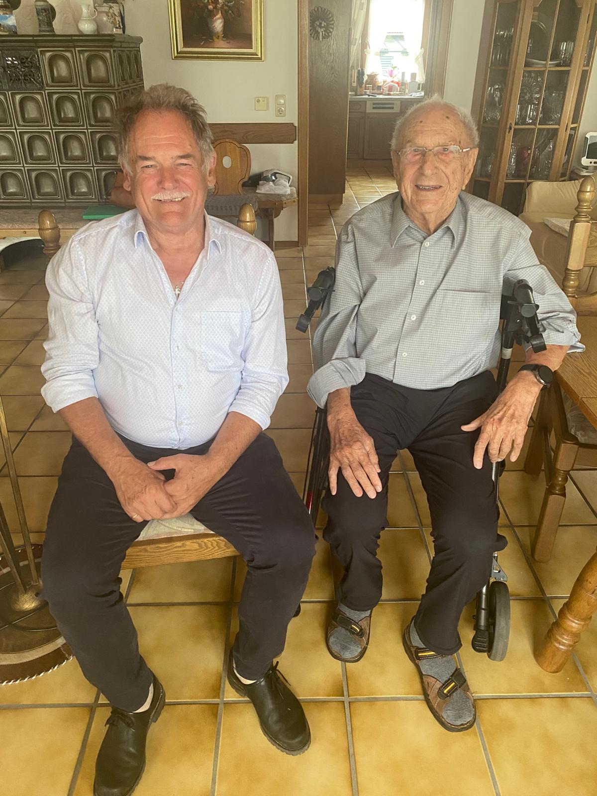 95 Jahre jung und immer noch für einen Ratsch zu haben - Herzlichen Glückwünsch an Herrn Albert Seiderer