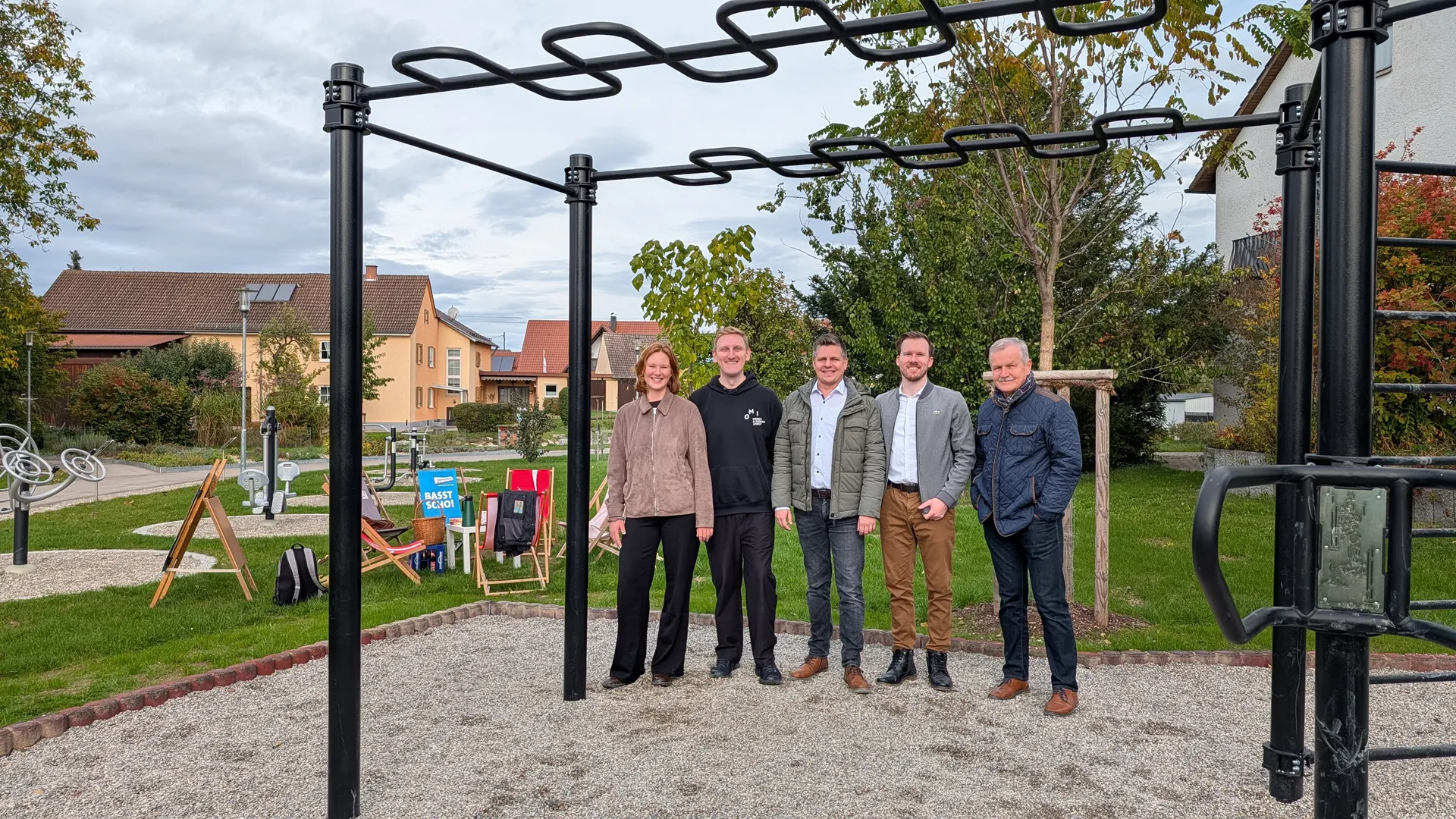 Tolles neues Angebot im Generationenpark Pfarrgarten: LEADER, Wehringer Firmen, die Gemeinde und Wehringer Jugendliche fördern eine Calisthenics-Anlage