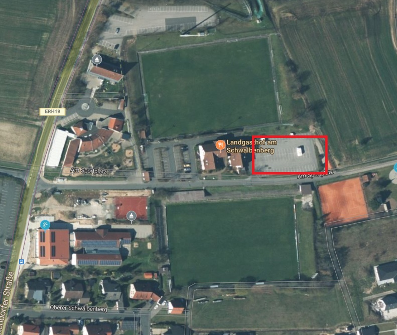 Hinweis zur Nutzung des asphaltierten Parkplatzes