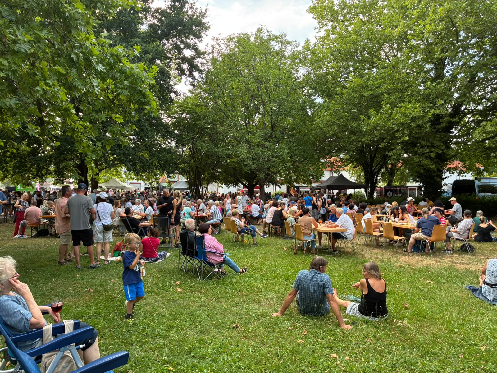 „Donnerstags im Park“ lockt erneut zahlreiche Besucherinnen und Besucher an