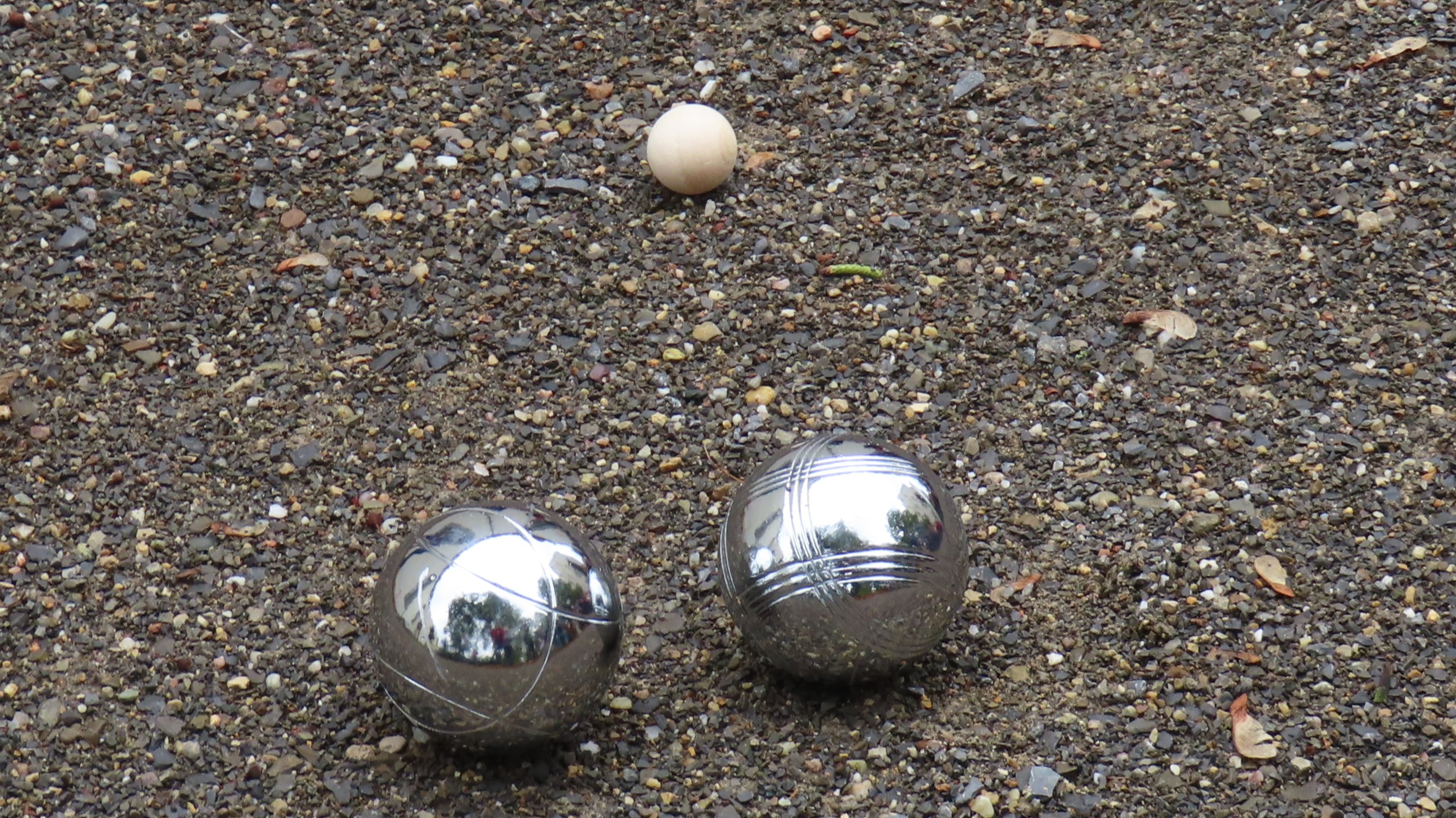 Boules-Treff im Park hinter dem Rentamt