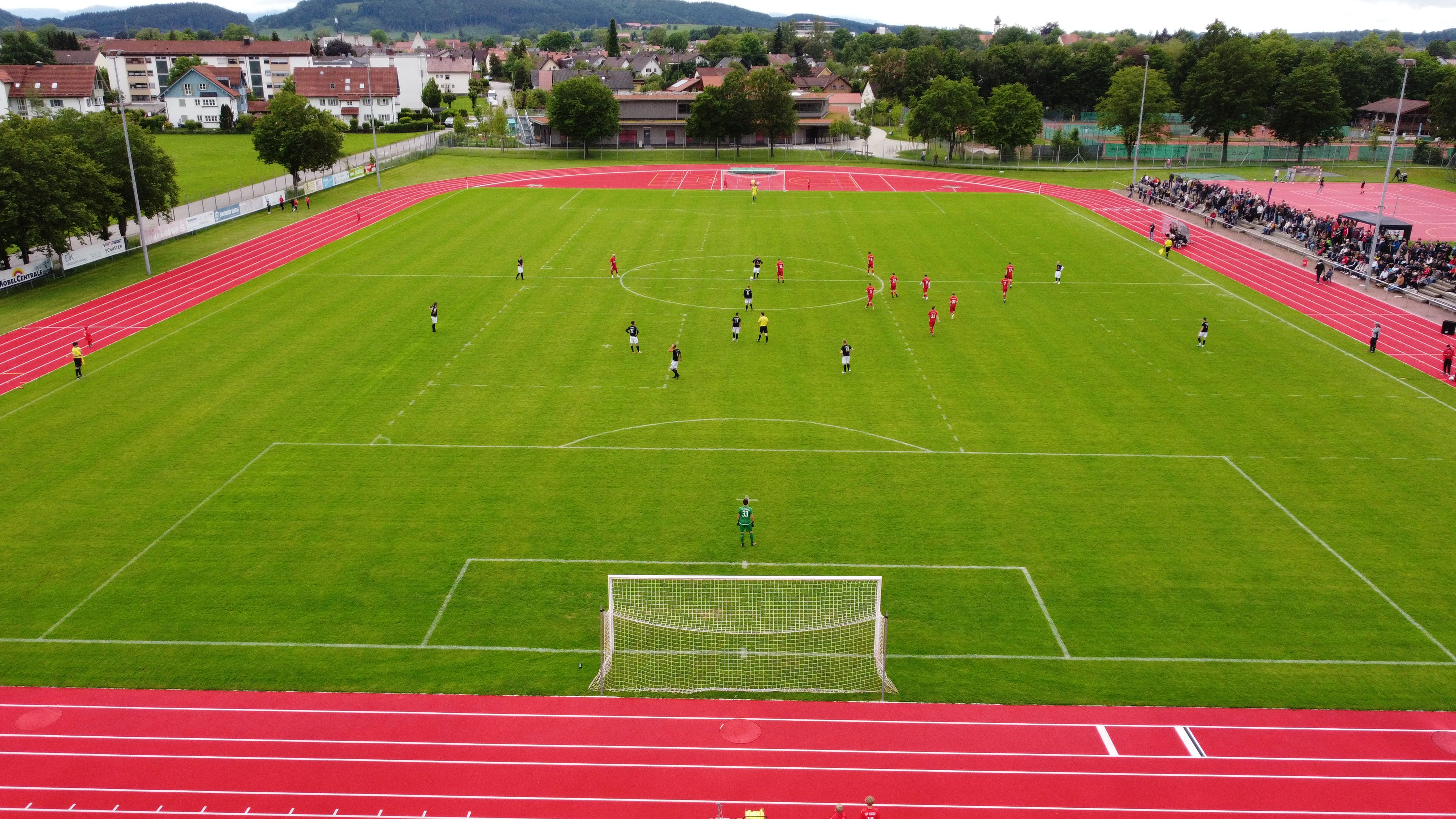 Der Ball rollt wieder!