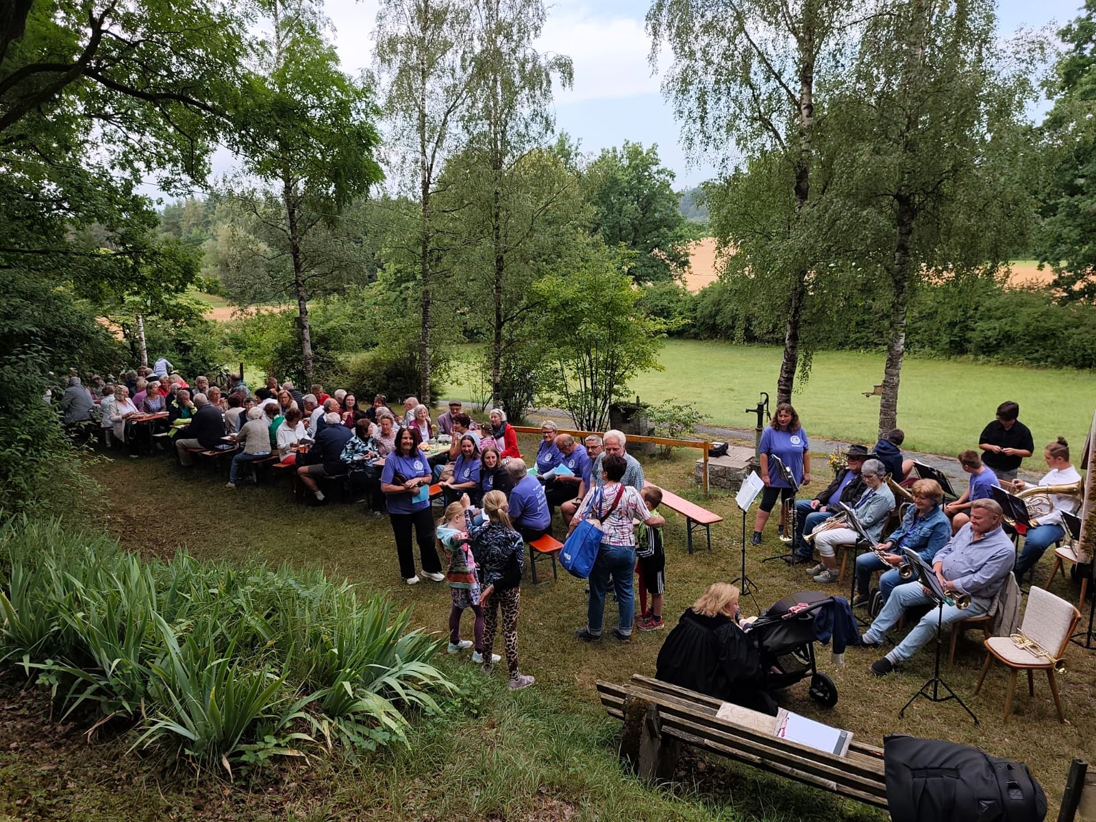 Gottesdienst an der Wanderhütte