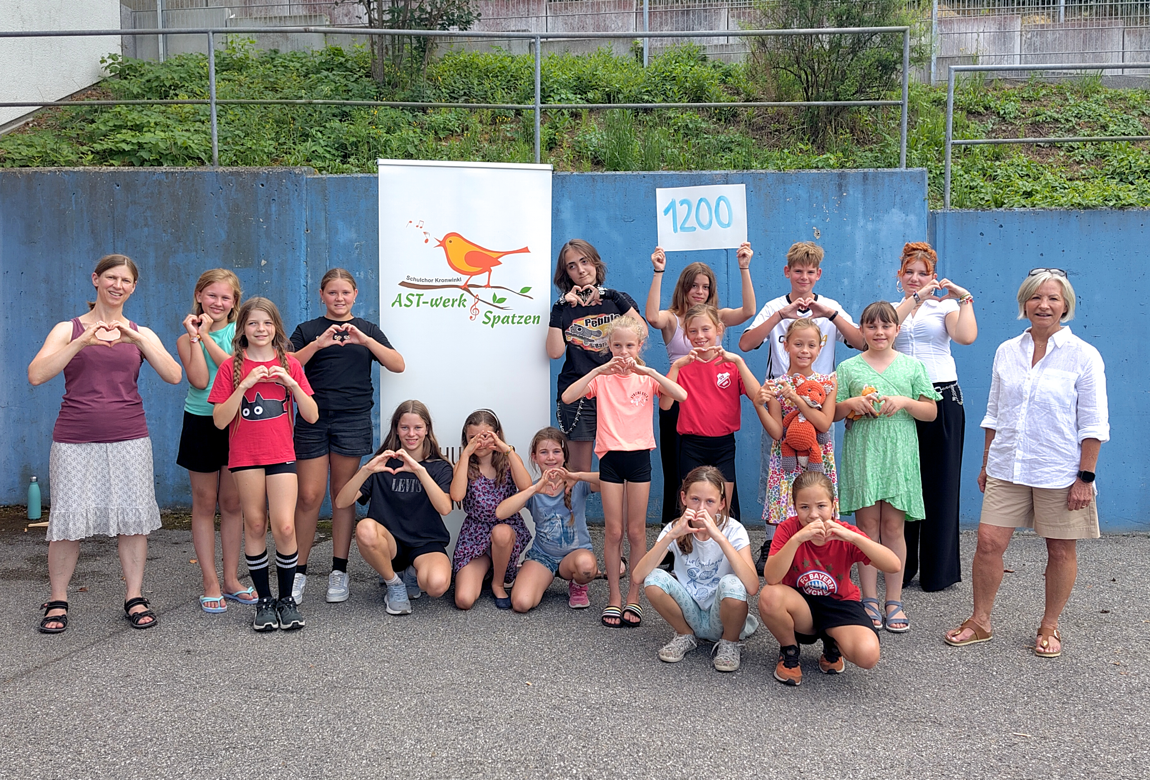 Astwerk-Spatzen spenden an die Kinderkrebshilfe