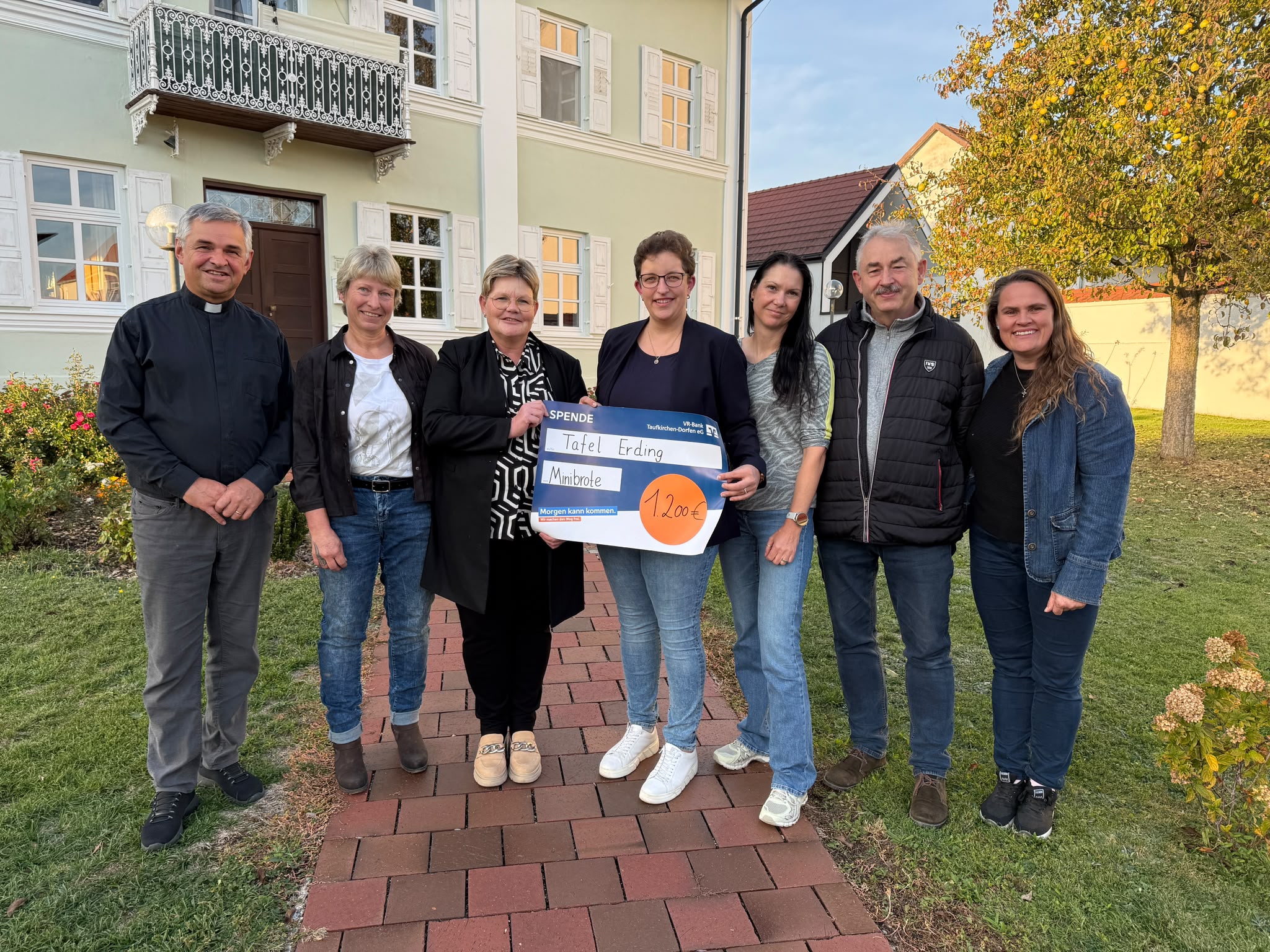 Pfarrverband: 1.200,-- Euro aus der Aktion Minibrot für die Tafel Erding 