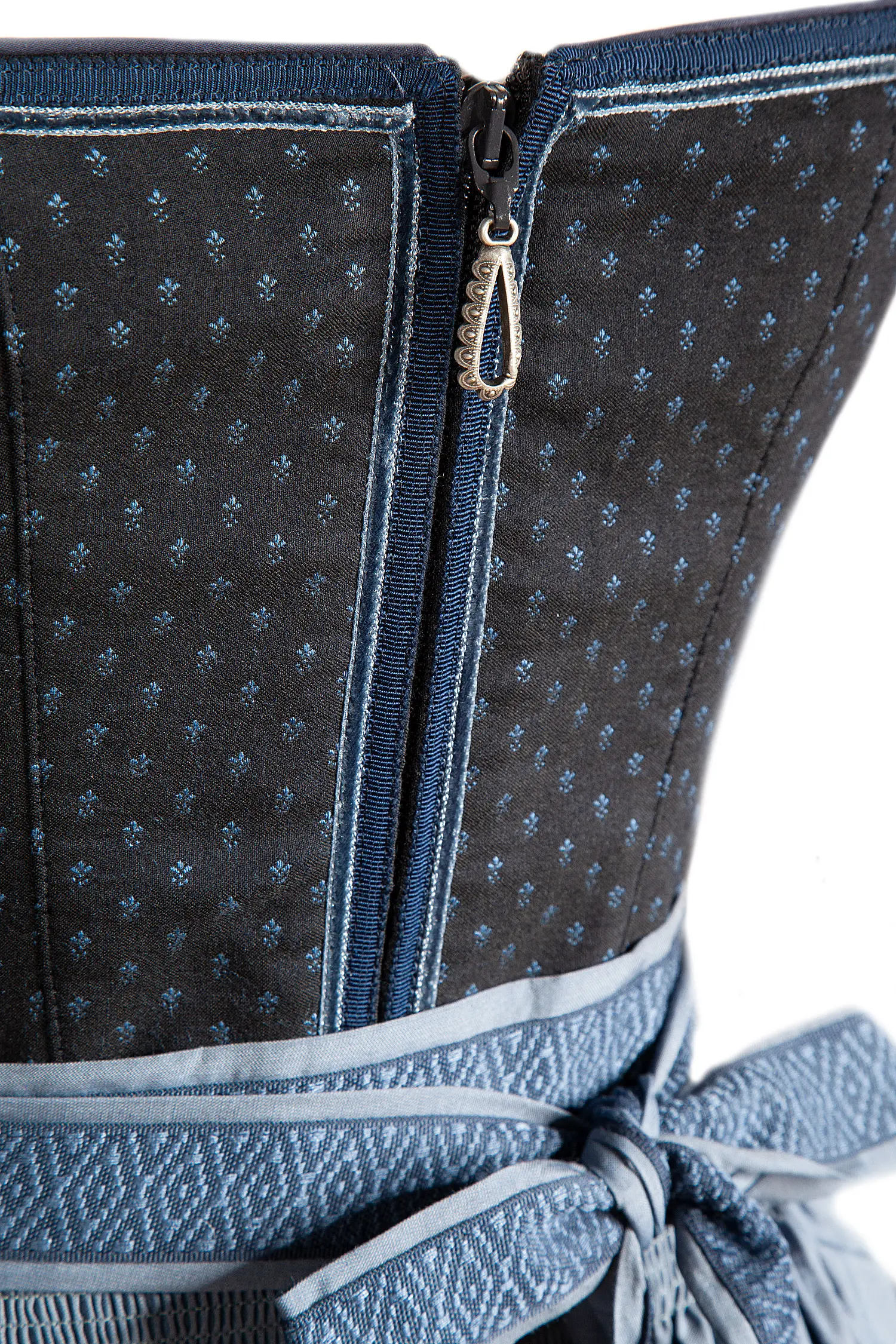 3097-1701-bl8-22-07b-1189 Sissi ey! Dirndl in dunkelblau - Detail Mieder