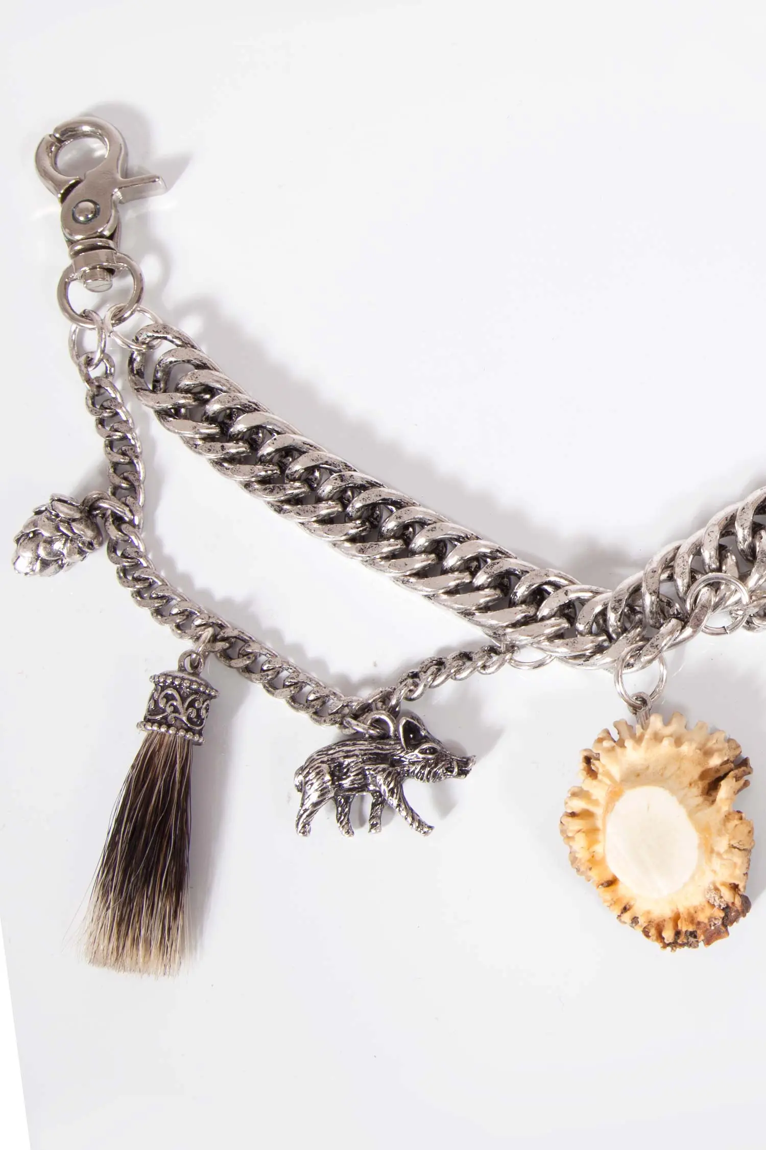 Charivari Paul in altsilber mit Wildschwein, Eichel et. rechts