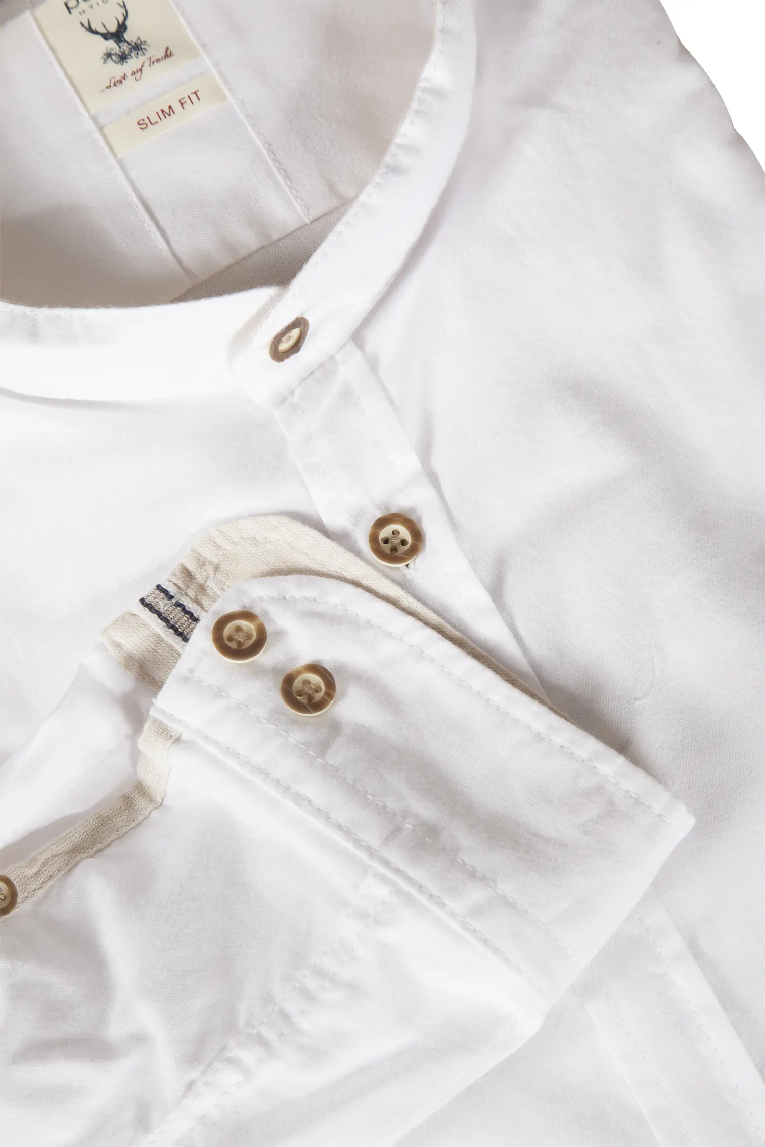 1504-0008-be3-04 Trachtenhemd in weiß mit Stehkragen von pure - Detail Ärmel