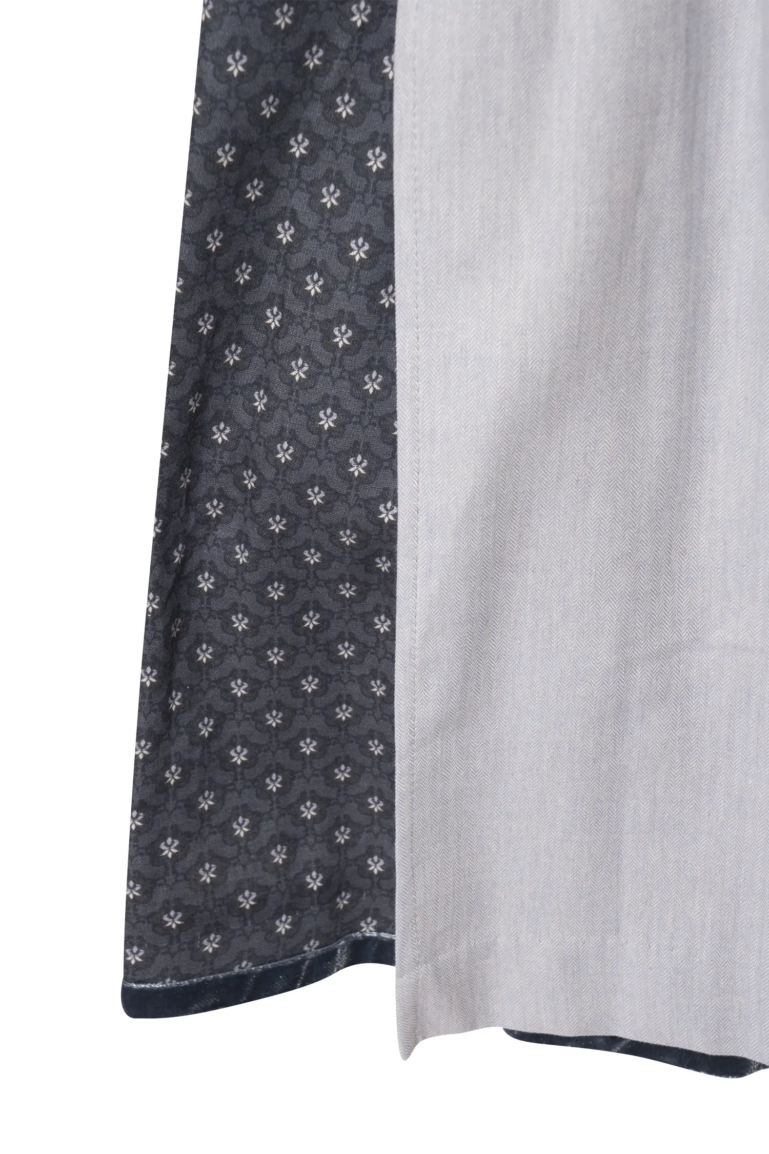 Hammerschmid Dirndl Pillersee in dunkelblau - Detail Rock