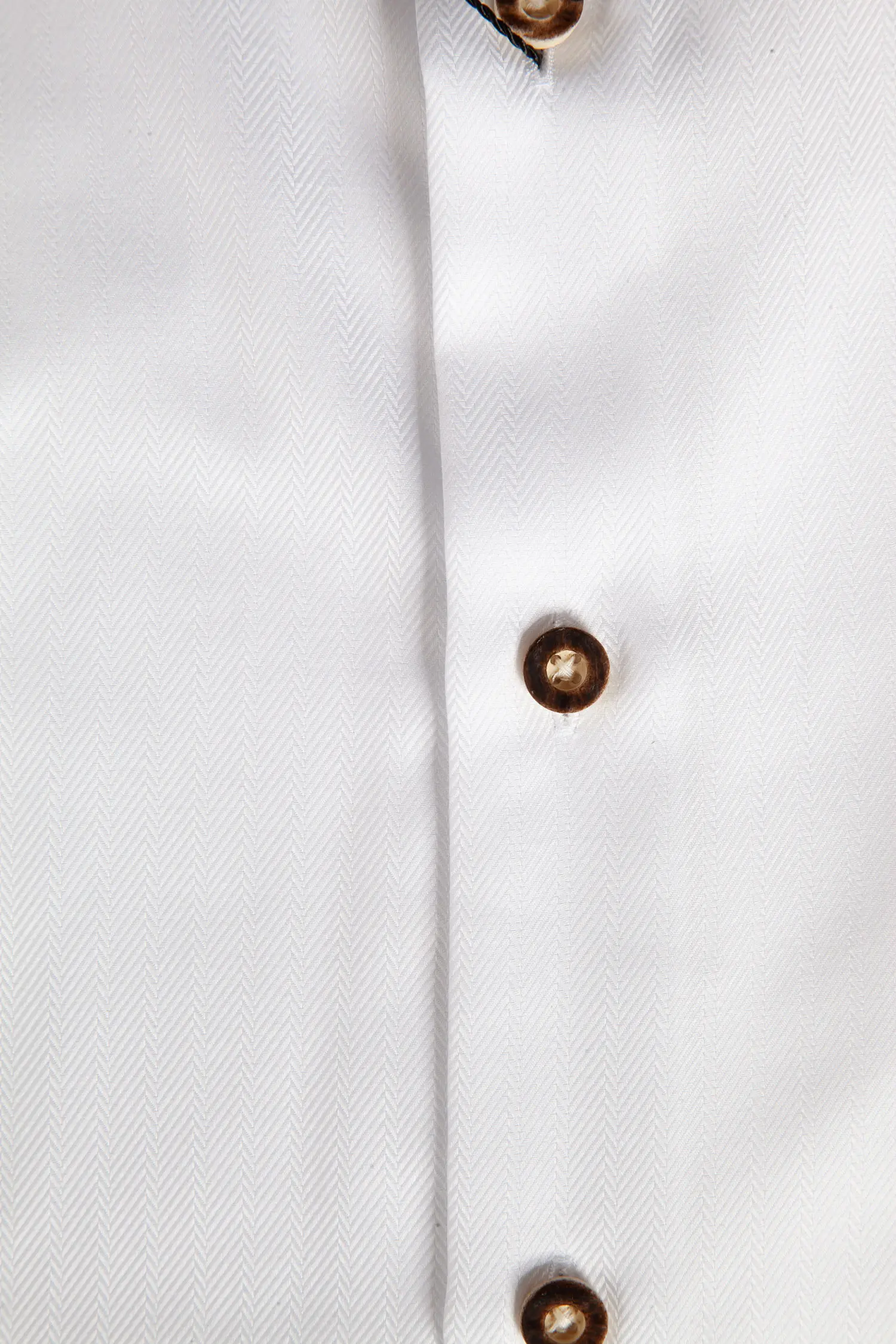 Trachtenhemd Mondsee in weiß - Detail Knöpfe