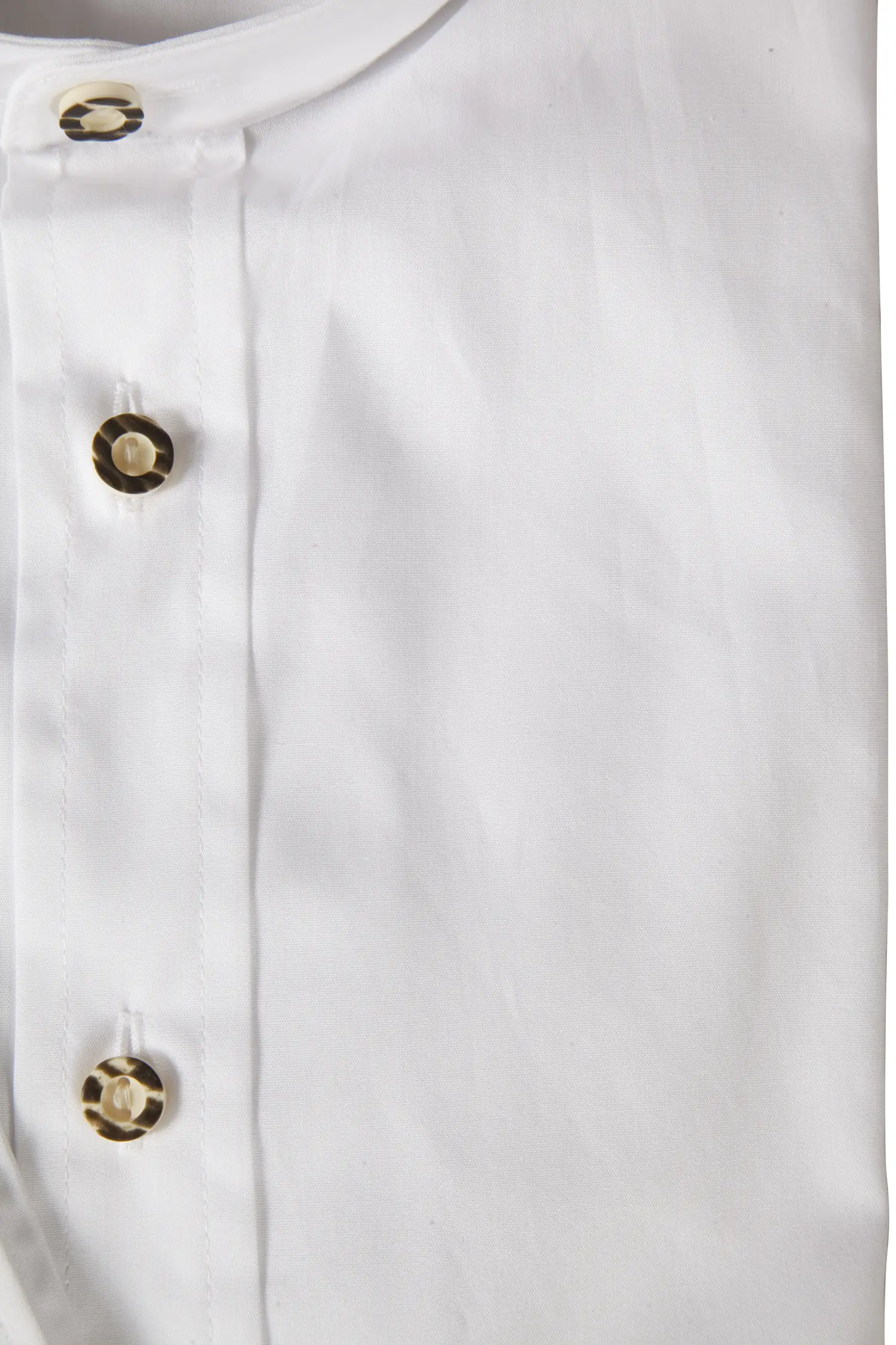 Trachtenhemd Wagner in weiß mit Stehkragen - Detail Knöpfe