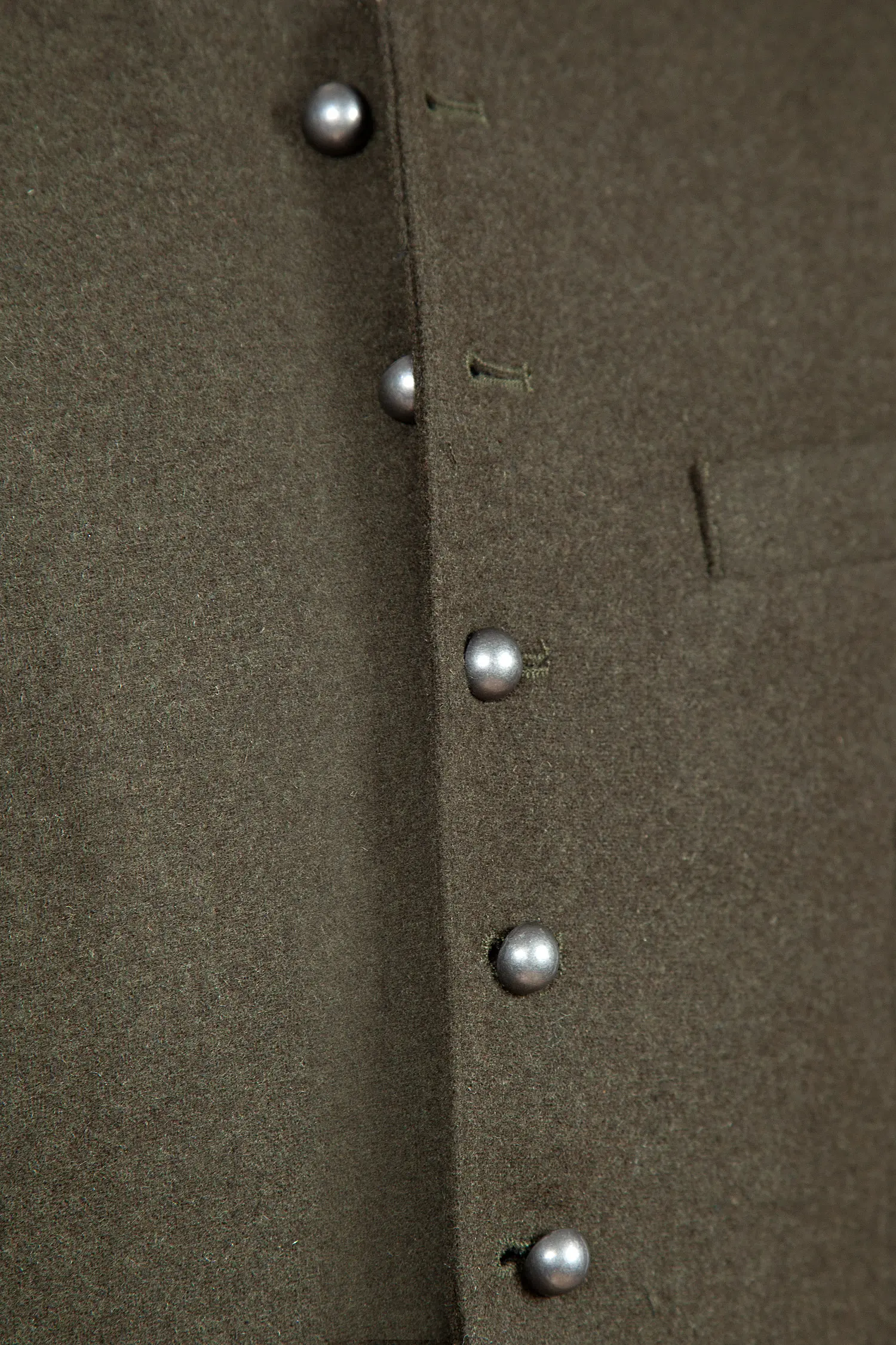 Trachtenweste Devito aus Loden in dunkelgrün Detail