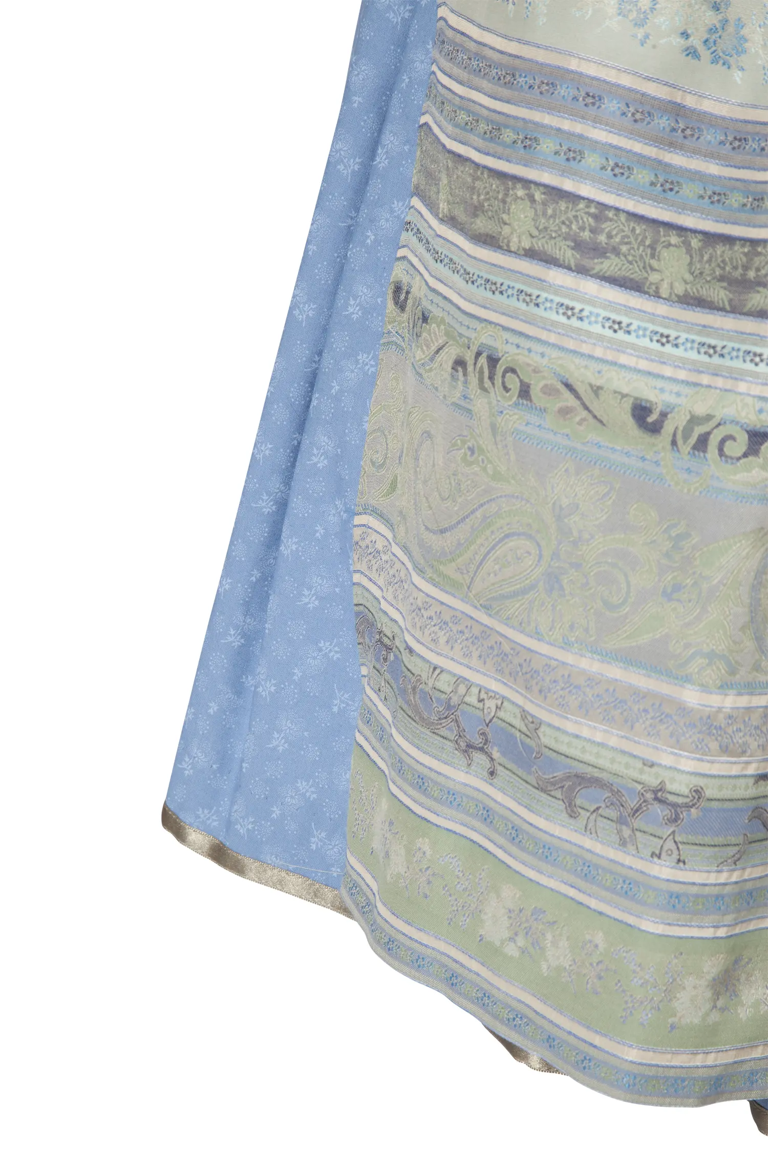 3094-1271-bl4-23-04i6410 Leinendirndl Koflersee in hellblau / lindgrün mit aufregender Schürze - Detail Rock