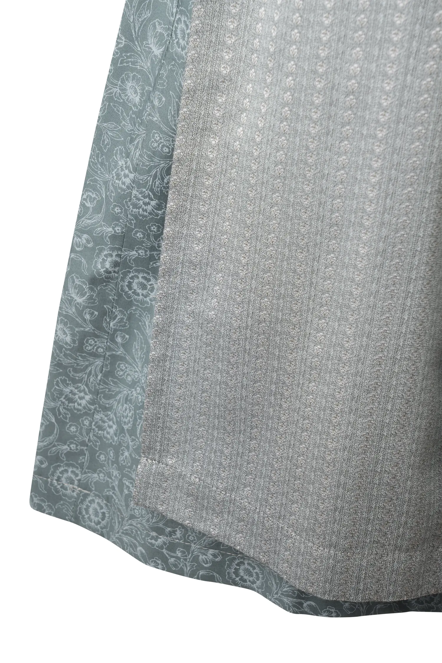 Gamsbock Dirndl in tanne / mint mit auffälligem Rock - Detail Rock