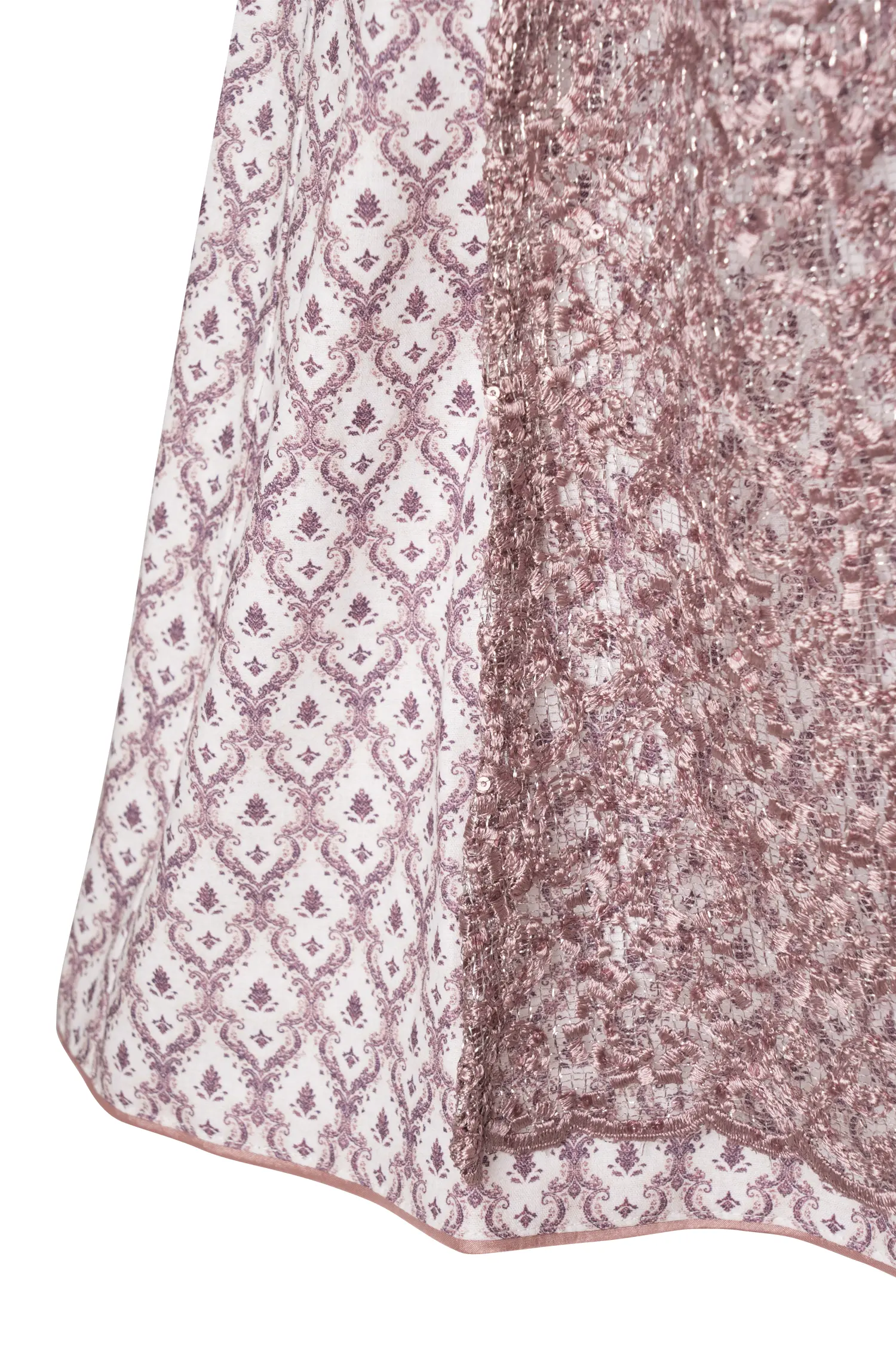 3051-1521-ro7-23-08-212102470 Dirndl in weiß / altrosa mit Glitzerschürze - Detail Rock