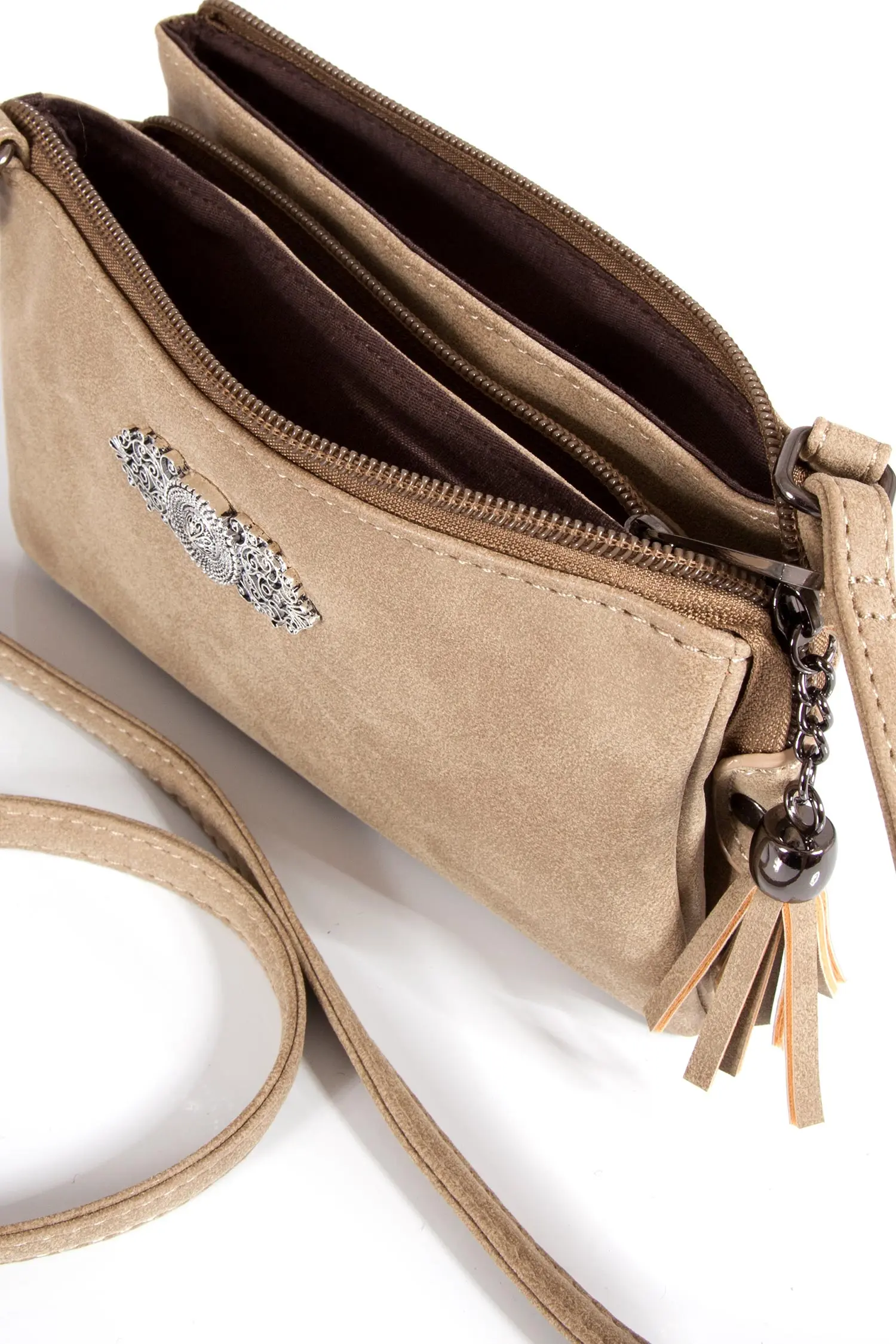 Kleine Trachtentasche in beige zum umhängen offen