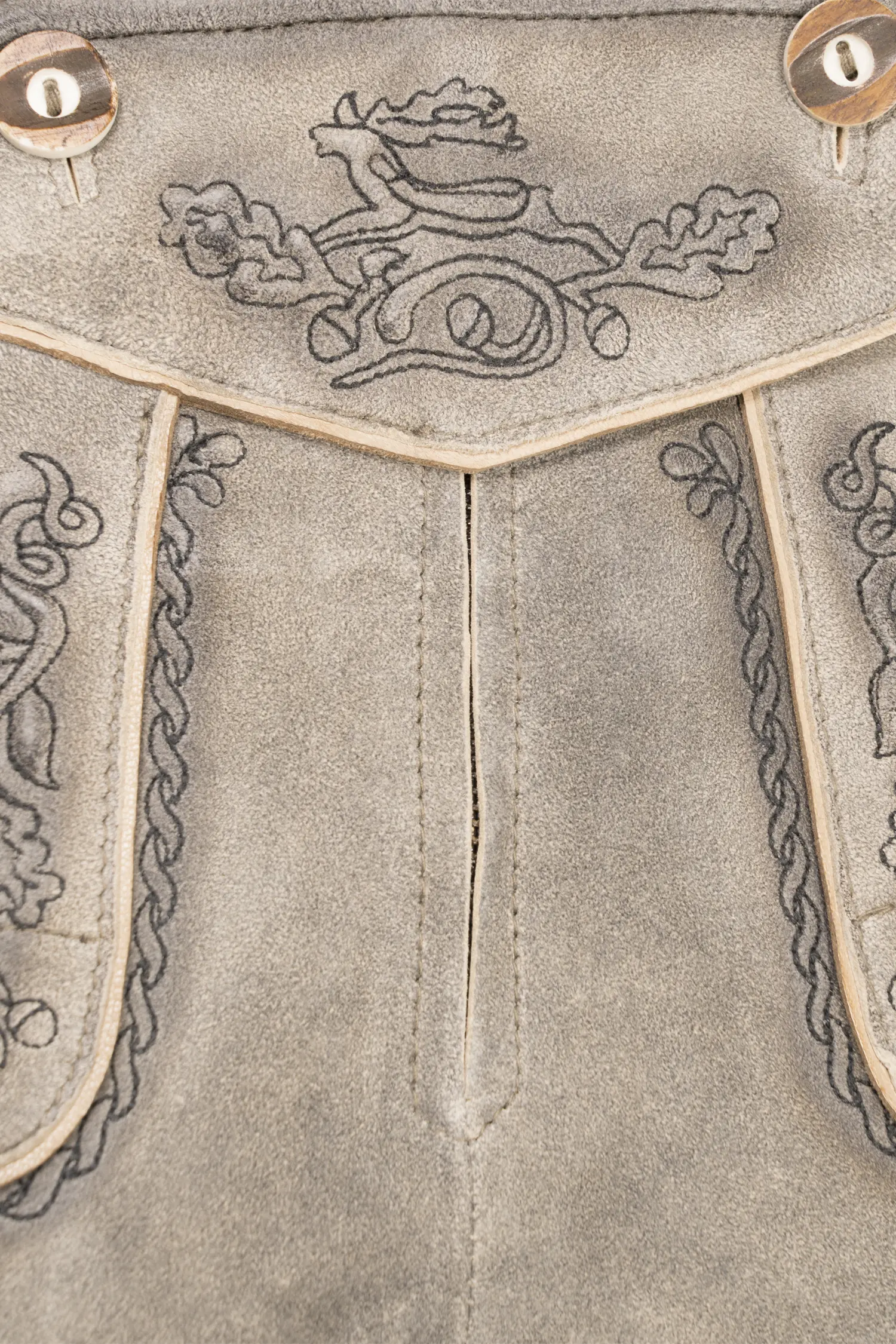 Lederhose Bogensee in Steingrau Detail Latz