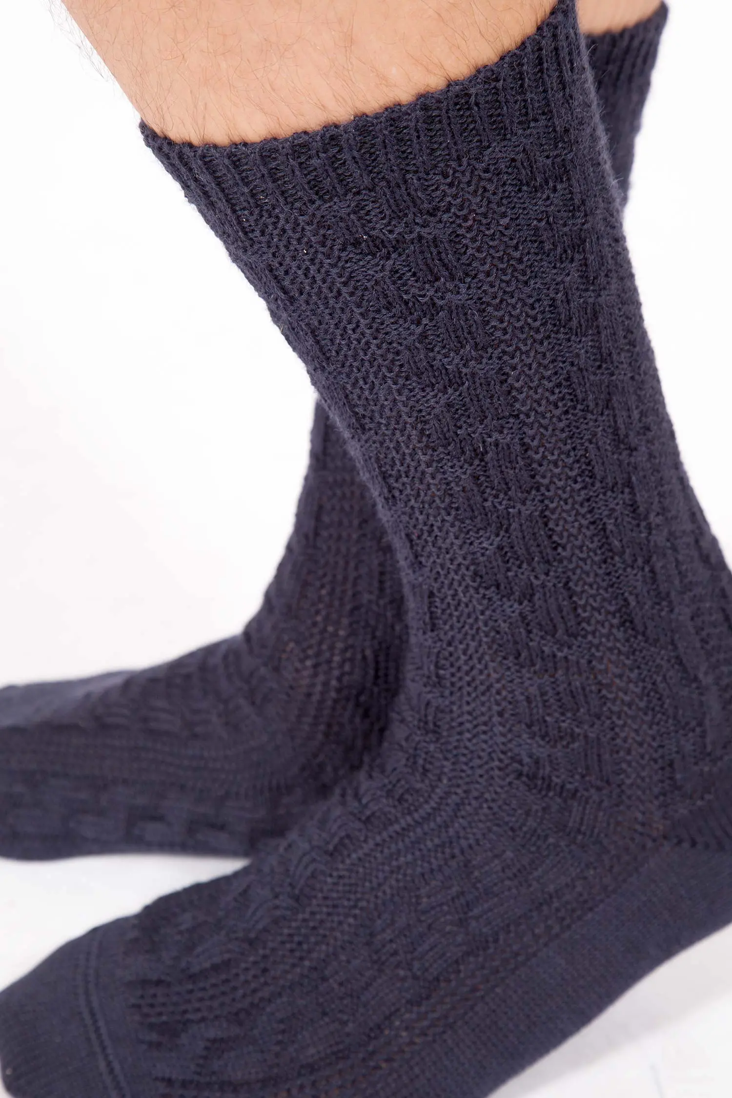 Herren Trachtensocken mit Zopfmuster in marine Detail