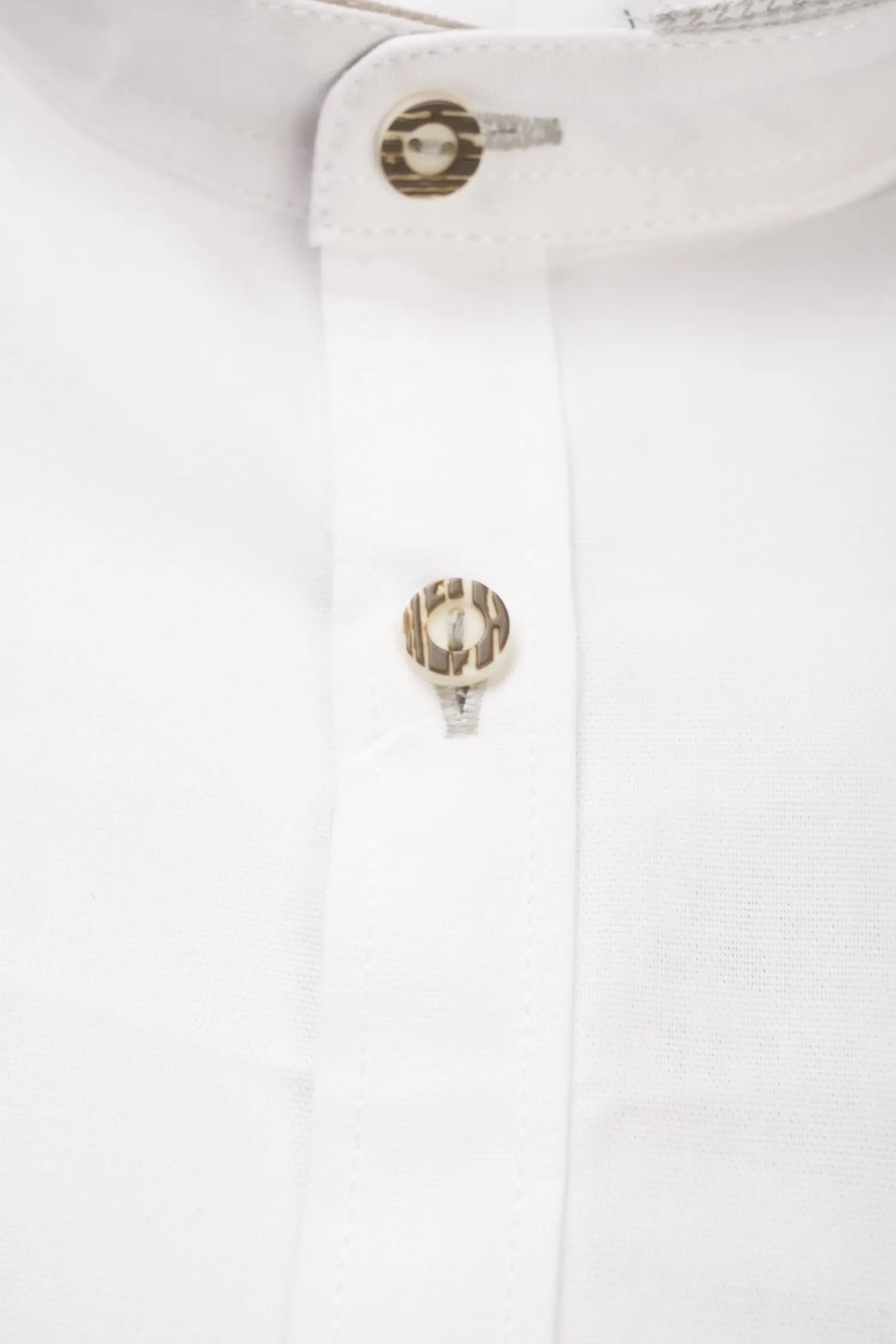 Trachtenhemd Salto mit grauen Akzenten - Detail Knöpfe