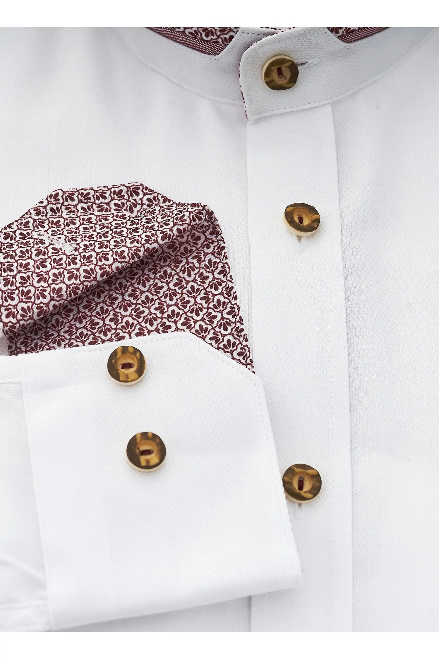 Weißes Johann Hemd mit Roten Applikationen