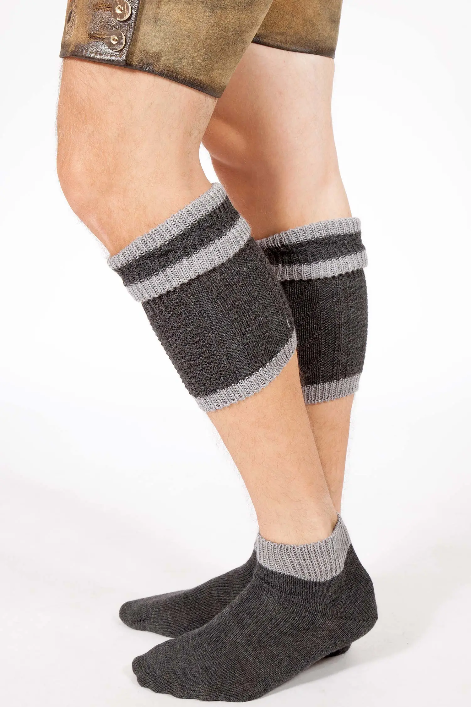 loferl-grau-4515-1001-an6-19-09f-9525-a Trachten Loferl für Herren in anthrazit und hellgrau