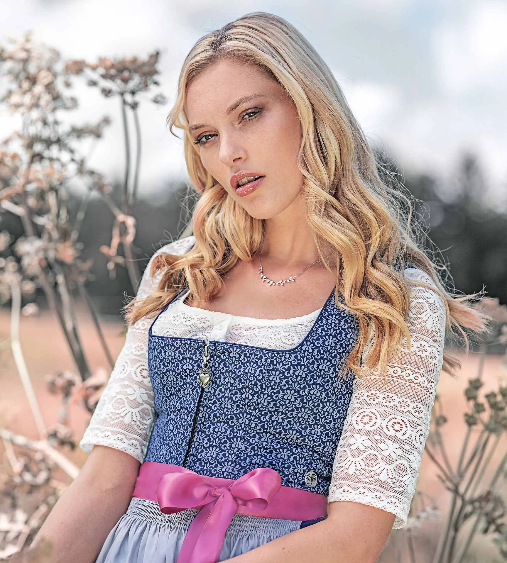Günstige Dirndl
