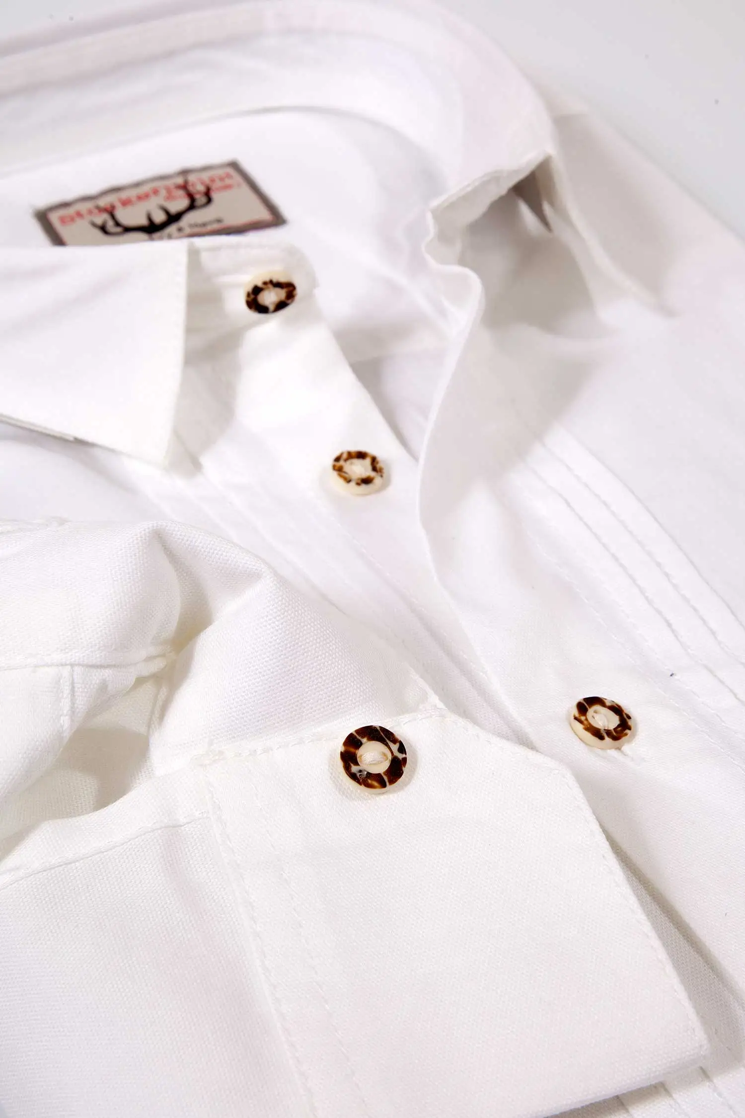 Trachtenhemd Mika weiß mit Biesen und Tasche Detail