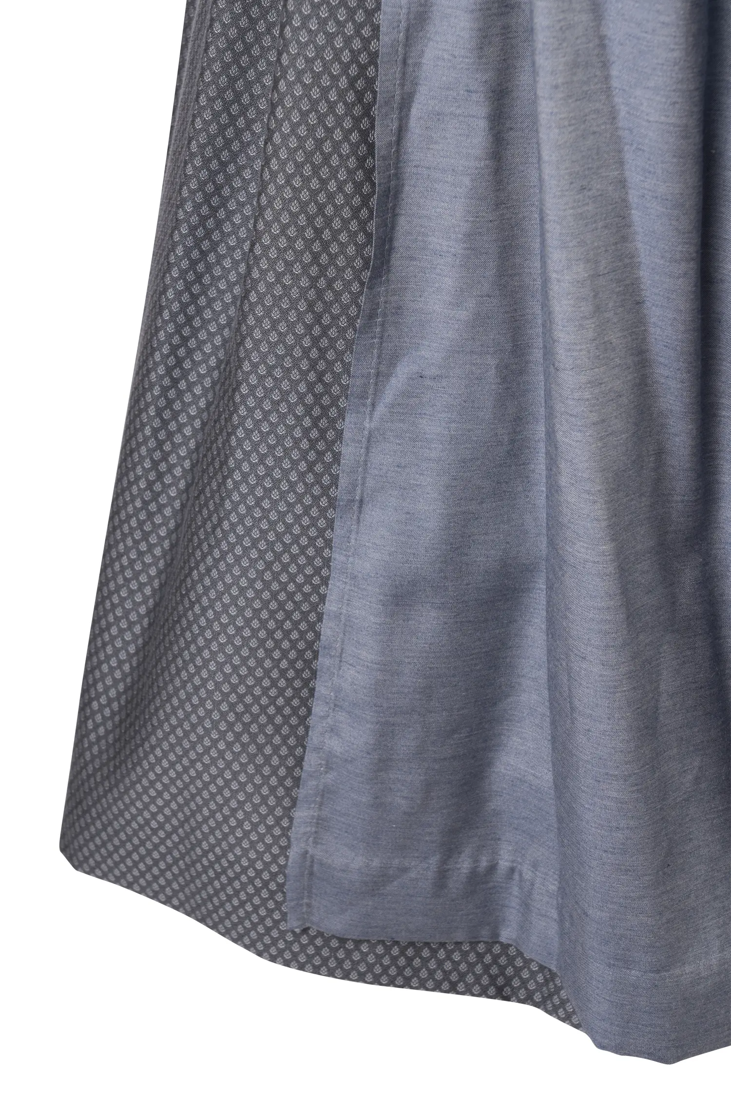 Hammerschmid Dirndl Pillersee in stahlblau - Detail Rock