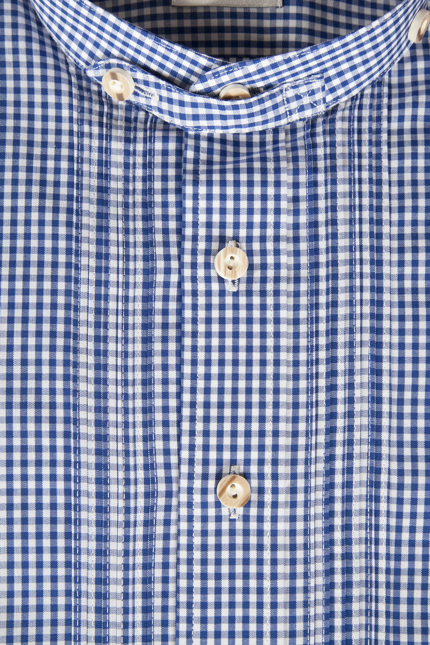 Trachtenhemd in weiß/blau kariert - Detail Knöpfe