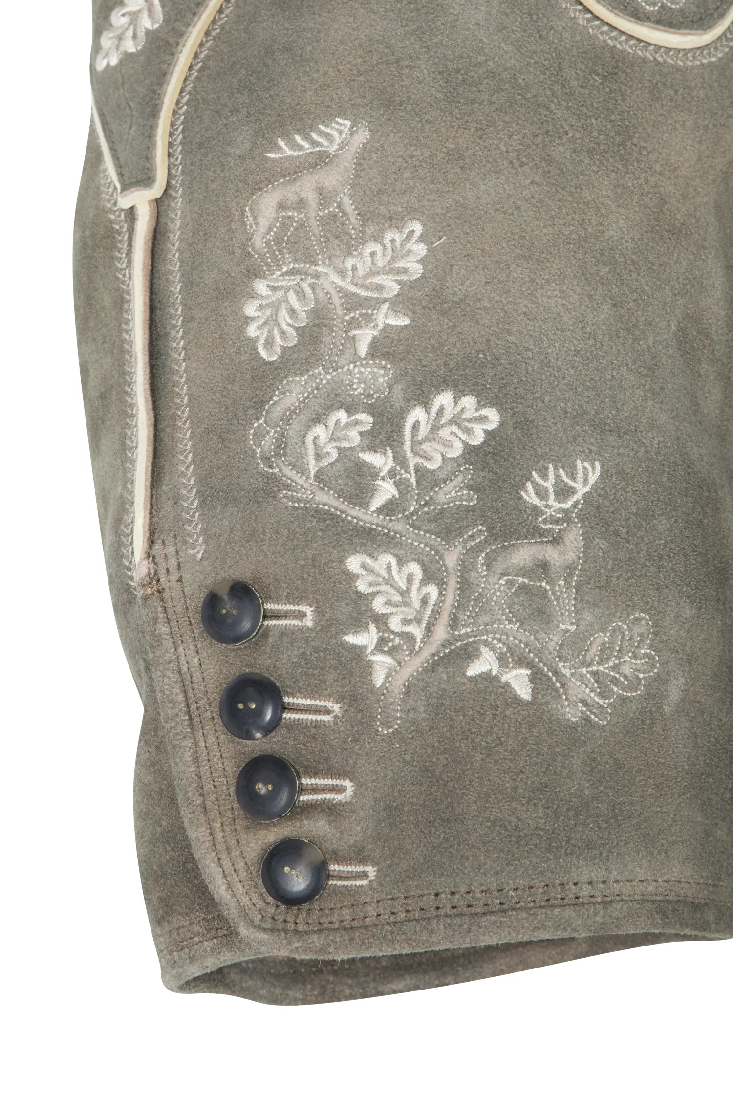 1613-1072-2be-23-07b-1205 Kurze Lederhose Freising in braun mit heller Stickerei - Detail Bein