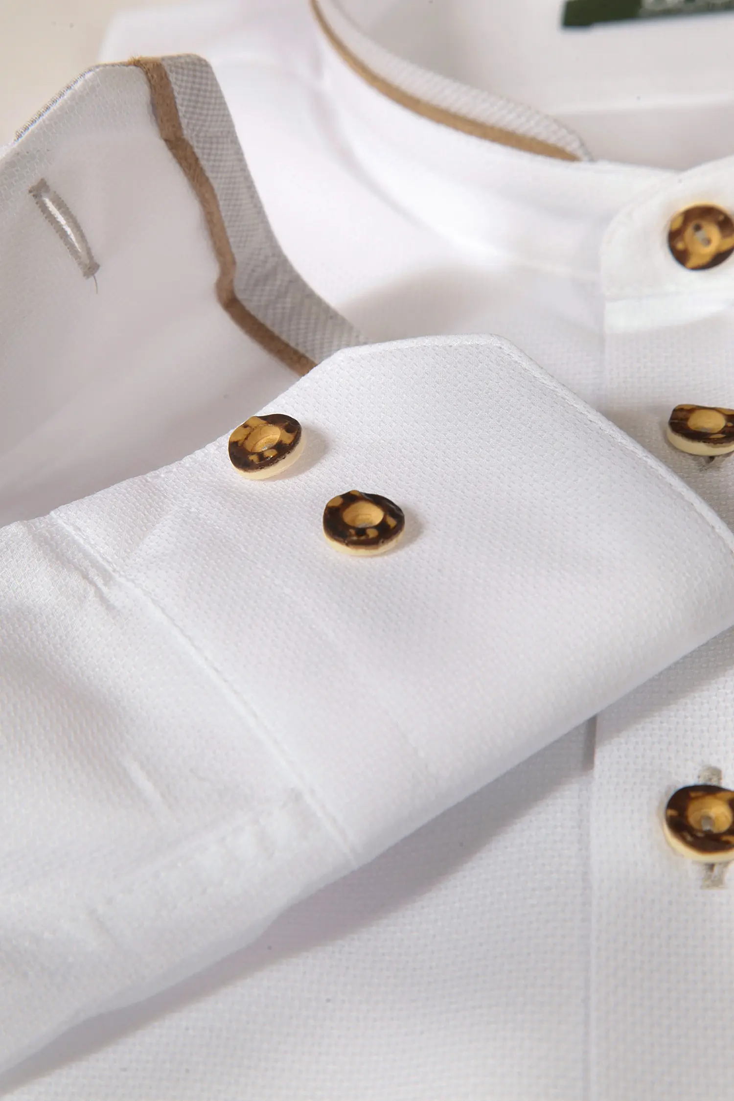 1506-0016-gr3-21-12a-8889 Arido Trachtenhemd in weiß mit hellgrauen Details Knöpfe