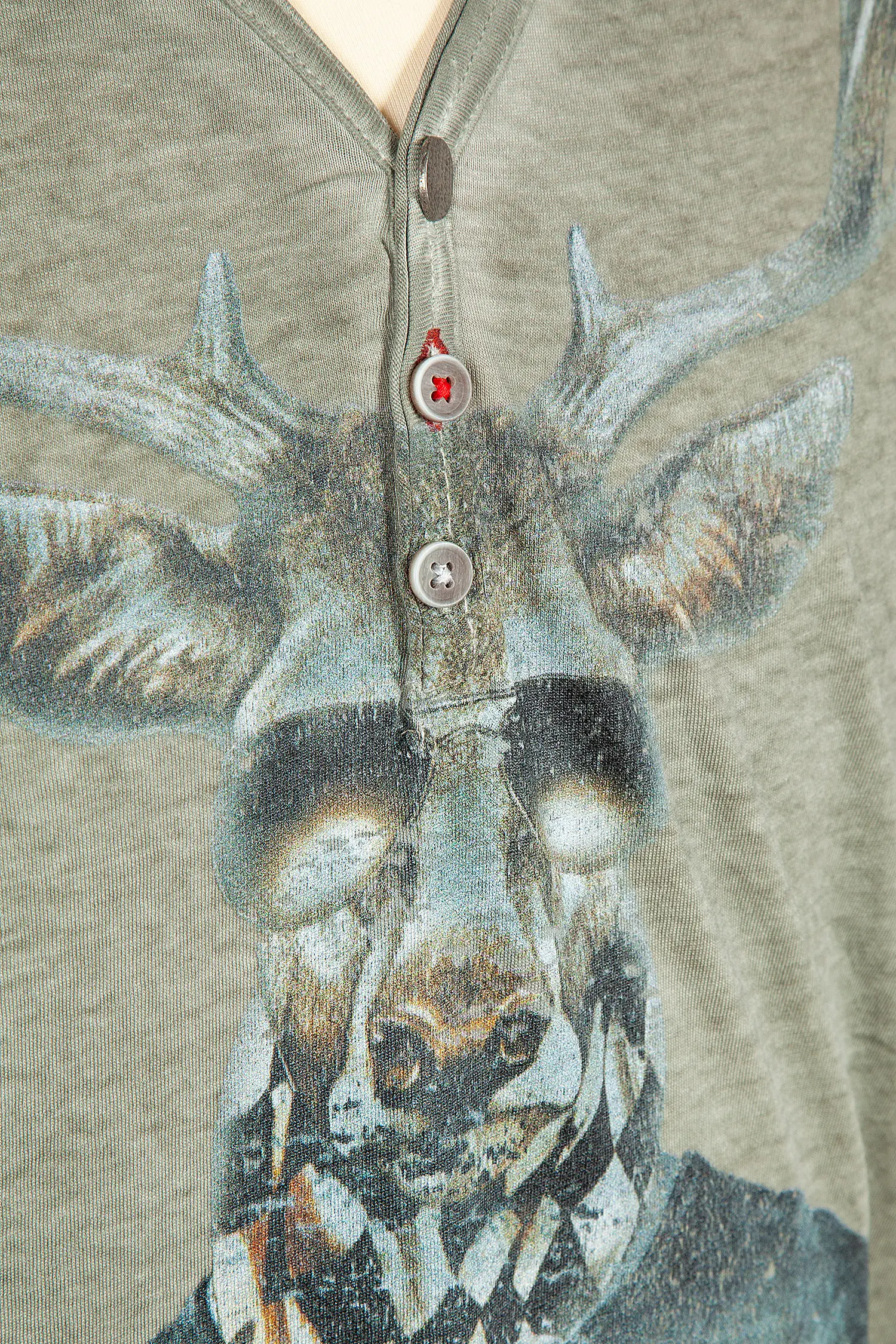 Herren Trachten T-Shirt in grau - Detail Druck