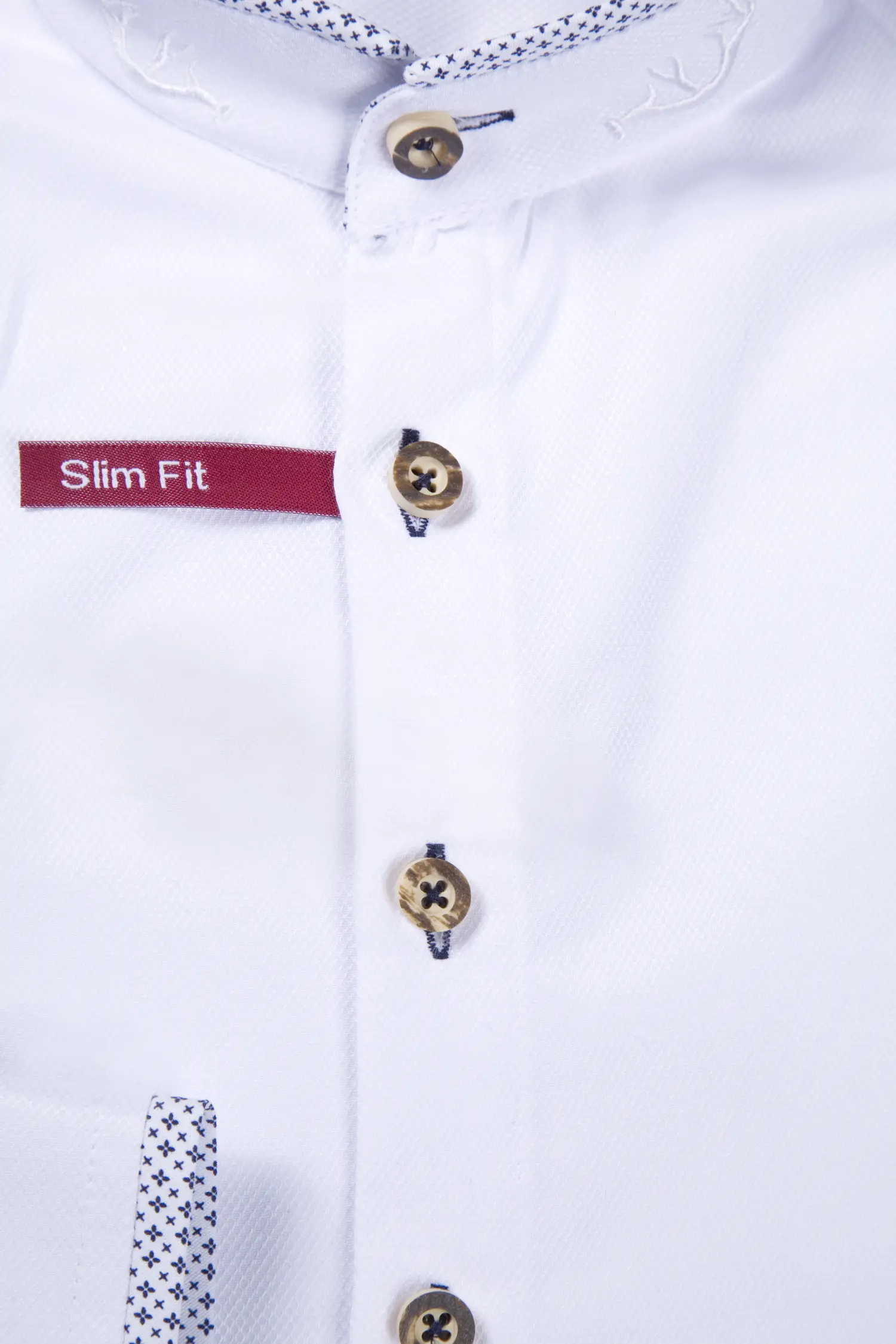 Gipfelstürmer Trachtenhemd mit blauen Akzenten - Detail Knöpfe