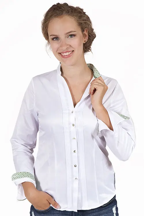 Trachtenbluse in weiß mit langen Ärmeln und grünen Details 