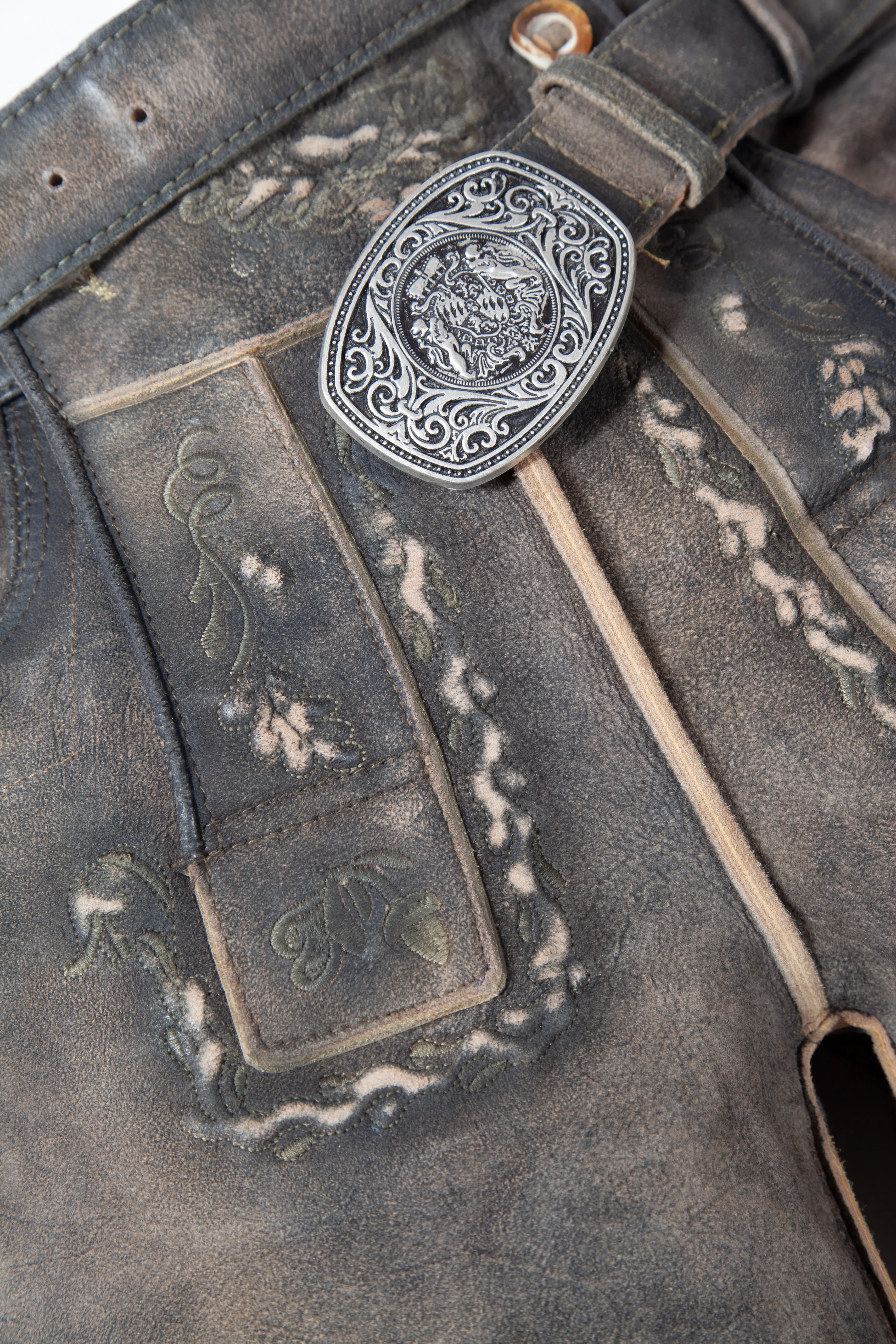 Kurze Lederhose Romano in torf von Stockerpoint - Detail Latz