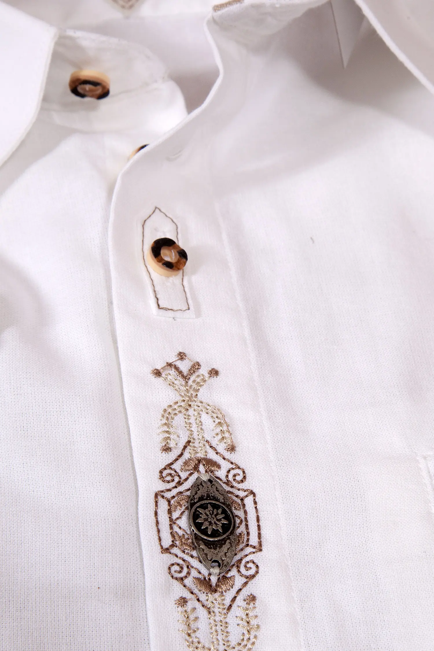 Trachtenhemd Landhaus weiß mit Krempelarm Detail Knopfleiste