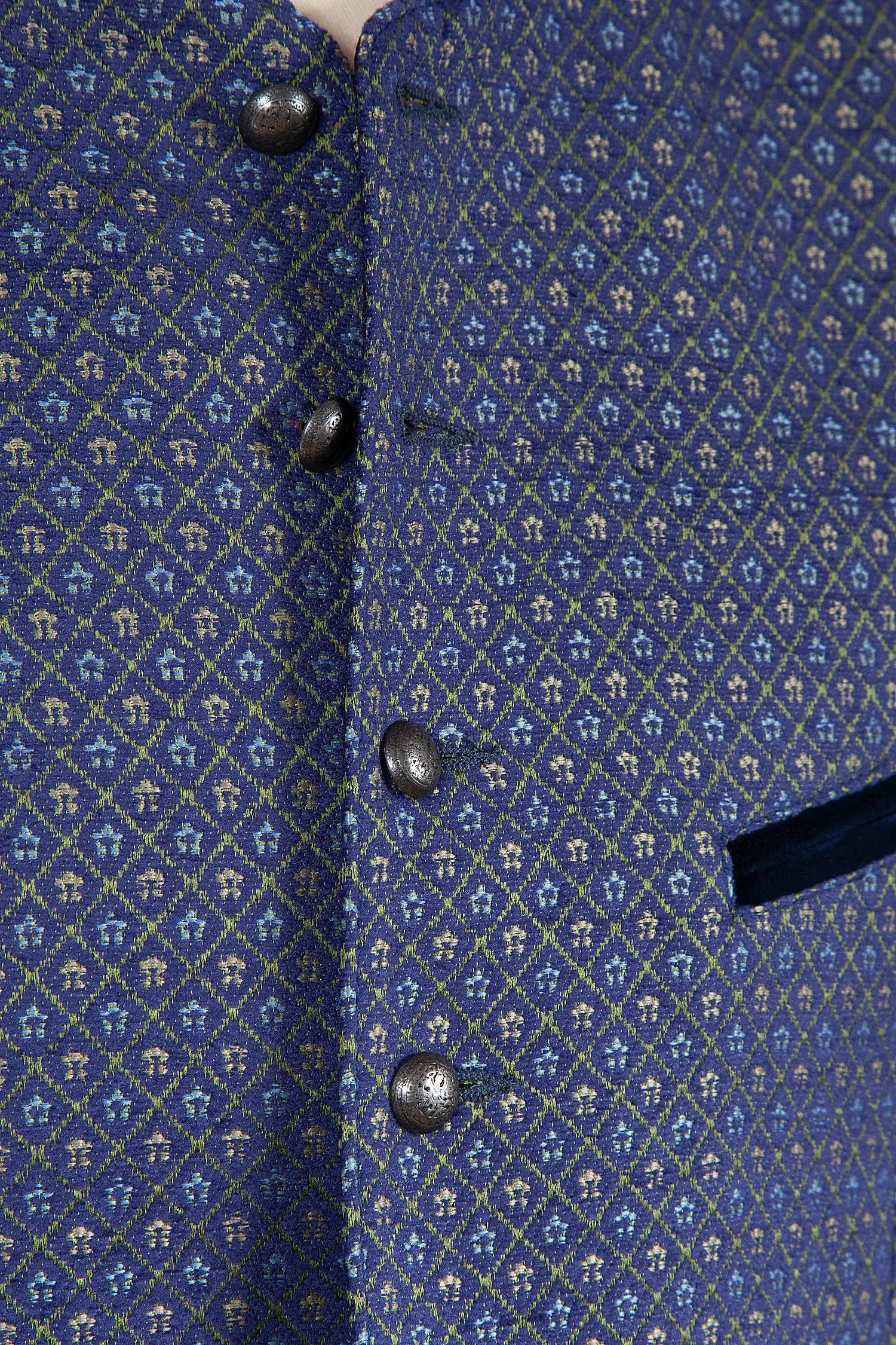 Trachtenweste Julian in dunkelblau - Detail vorne