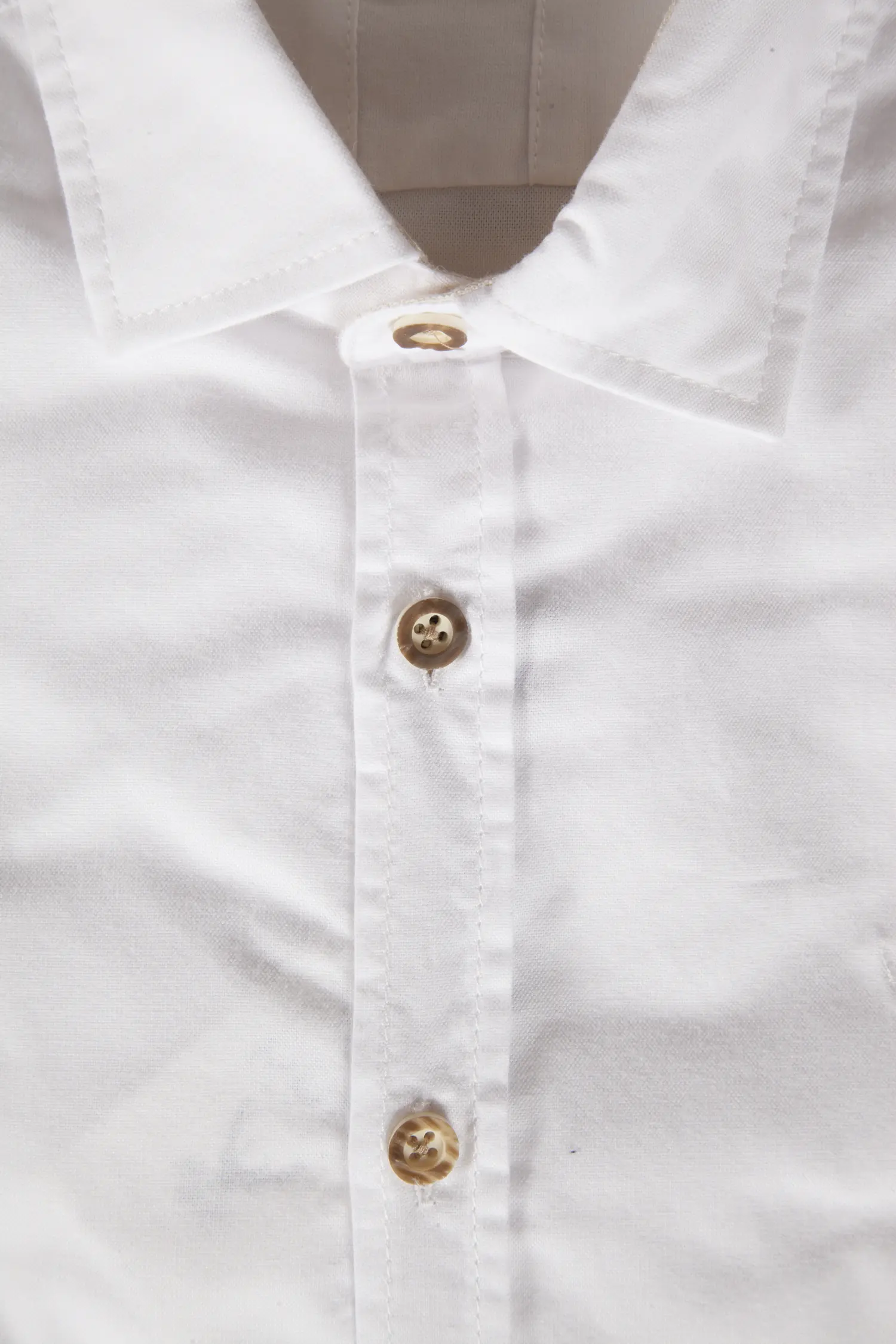 Trachtenhemd in weiß mit Stretch von pure - Detail Knöpfe