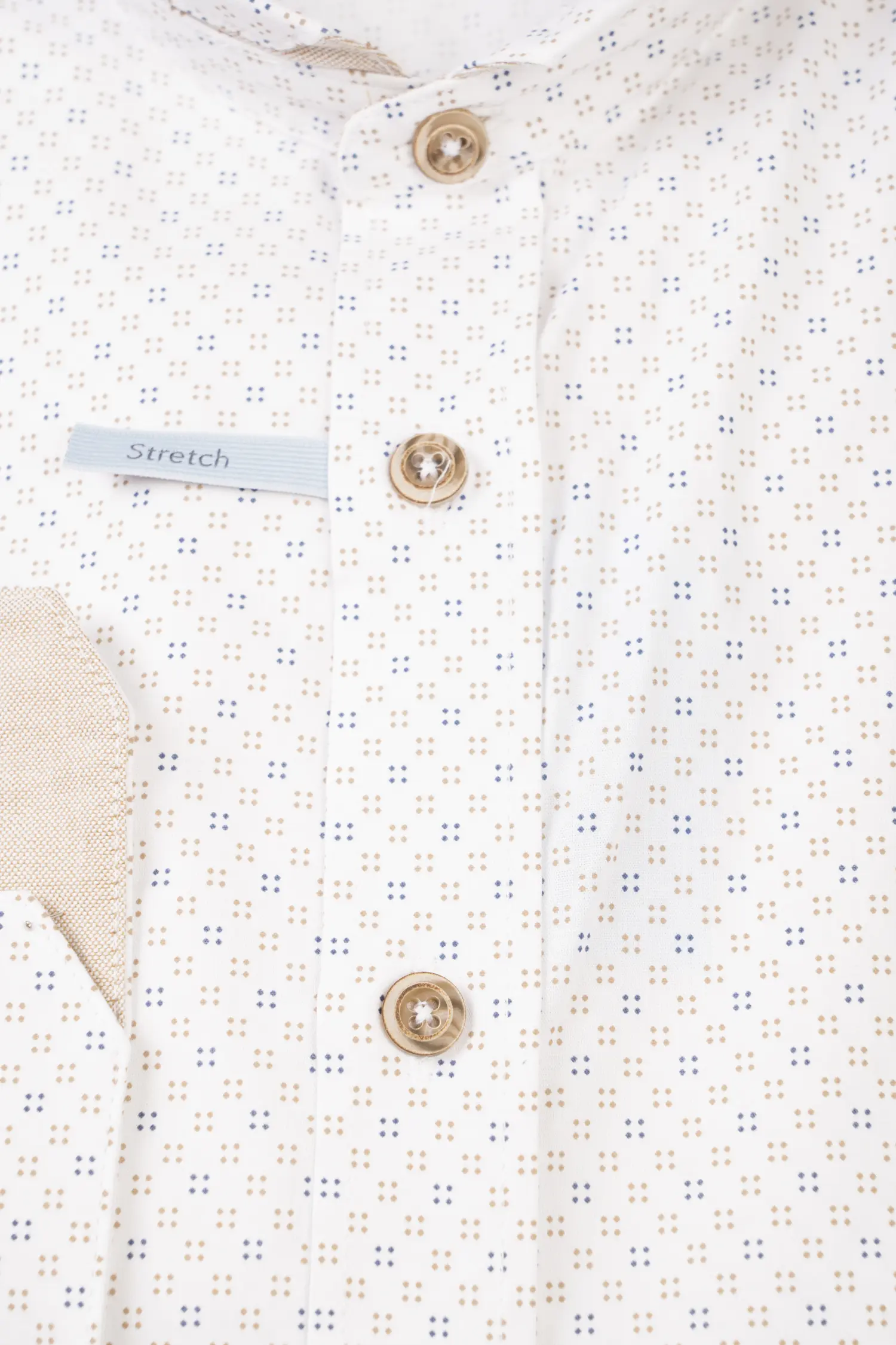 1509-0026-br2-23-08-14-01753 Stretch-Trachtenhemd mit modischem All-Over Print - Detail Knöpfe