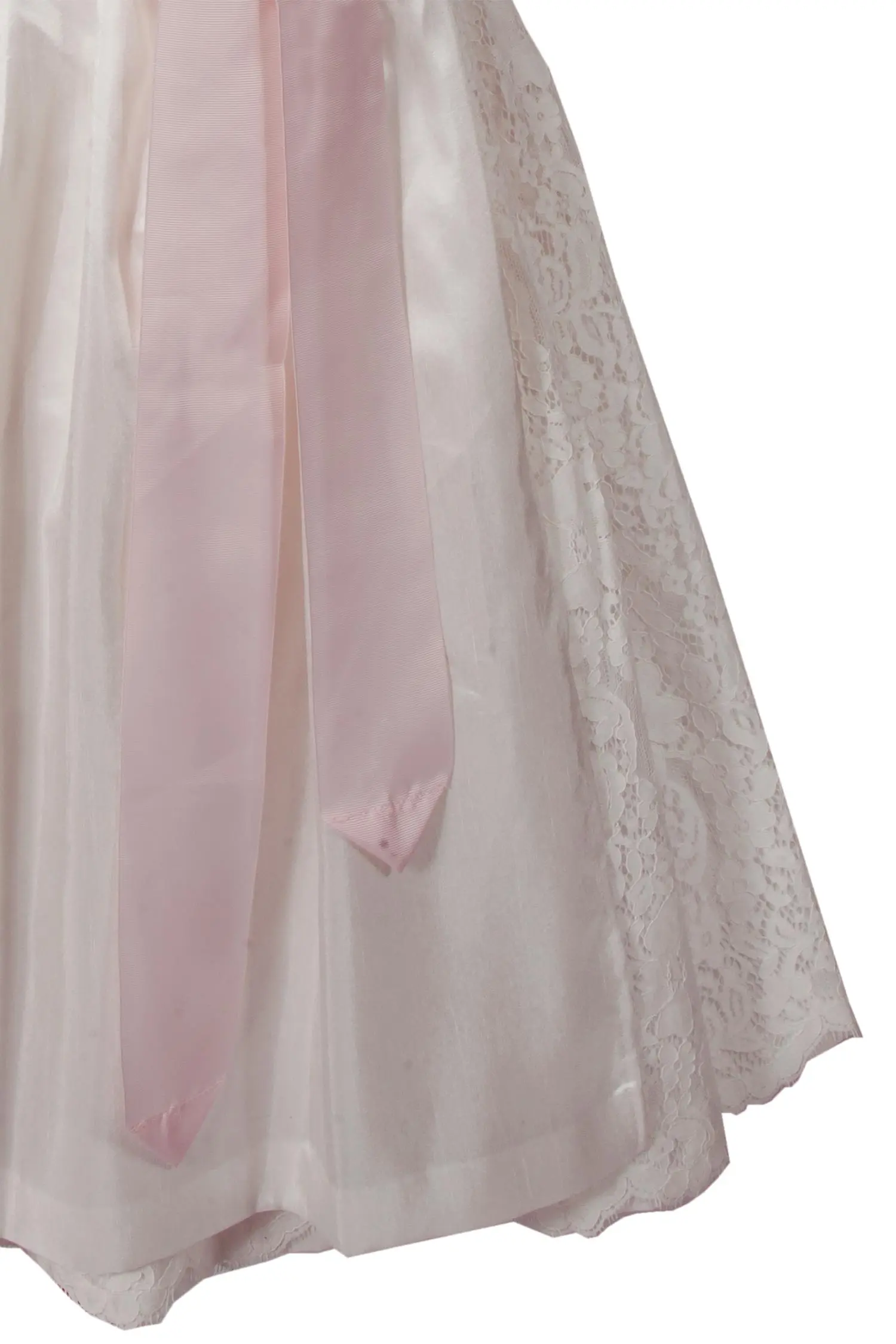 brautdirndl-creme-ivory-spitze-3029-0021-ws5-19-08g-5461-d Brautdirndl aus Spitze in ivory hochgeschlossen Detail