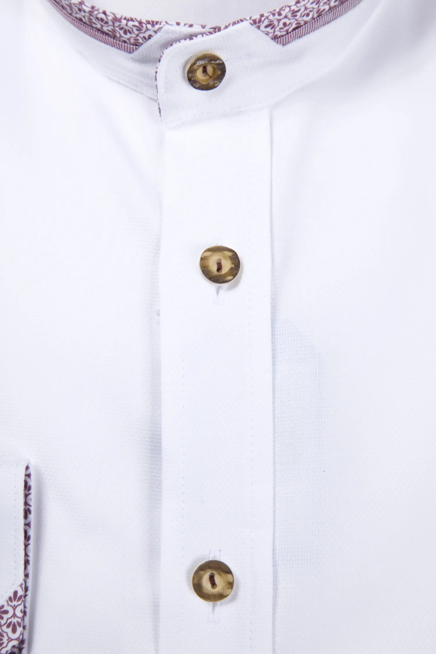 1508-0020-rt7-23-11-300016 Oxford Trachtenhemd weiß mit bordeaux - Detail Knöpfe