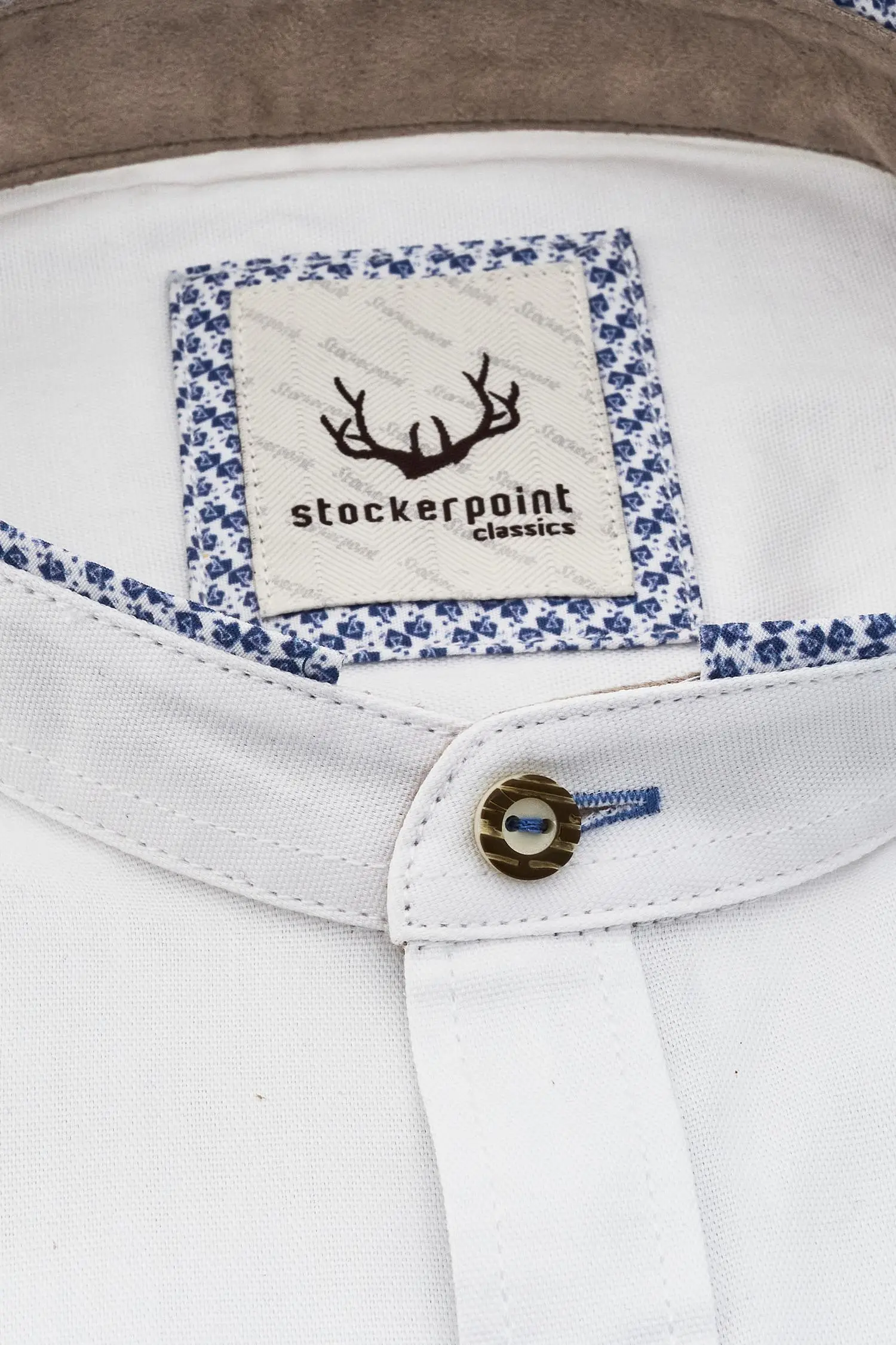 Weißes Hemd mit Blauen Akzenten von Stockerpoint