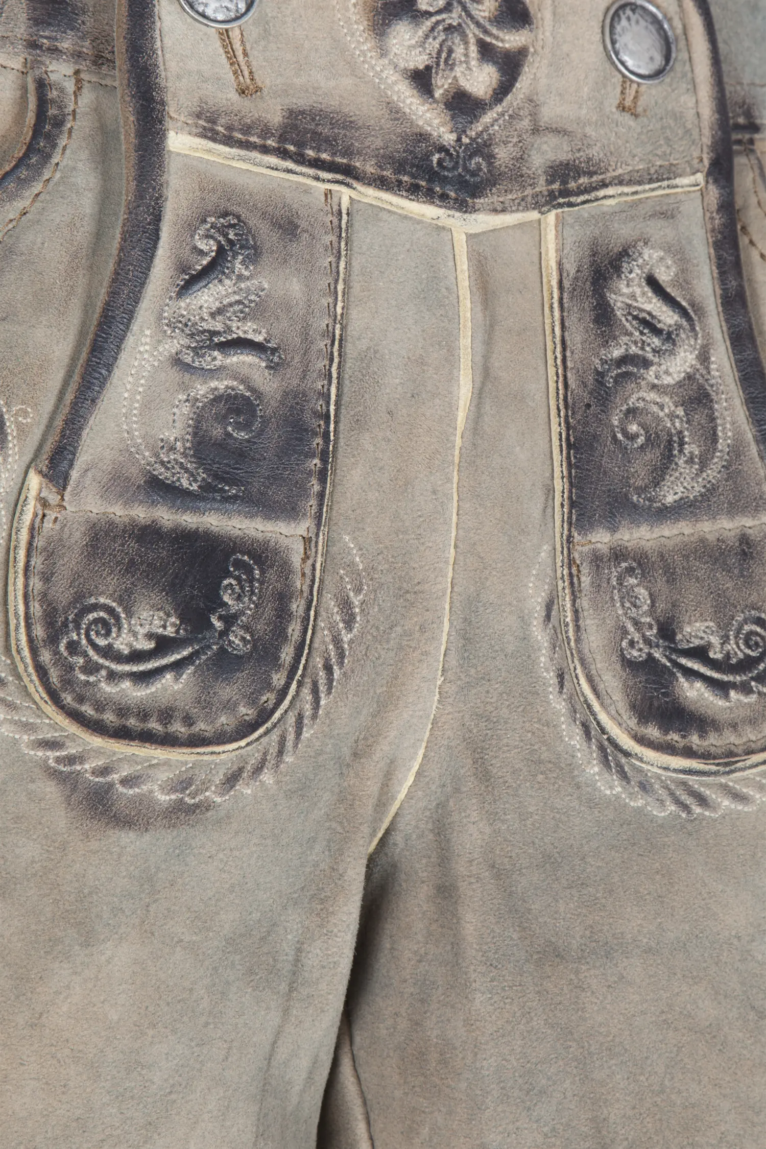 2611-1116-4be-23-07b-1211lJNzbNoBdl3su Kurze Damen Lederhose Griessee in ziller - Detail Latz