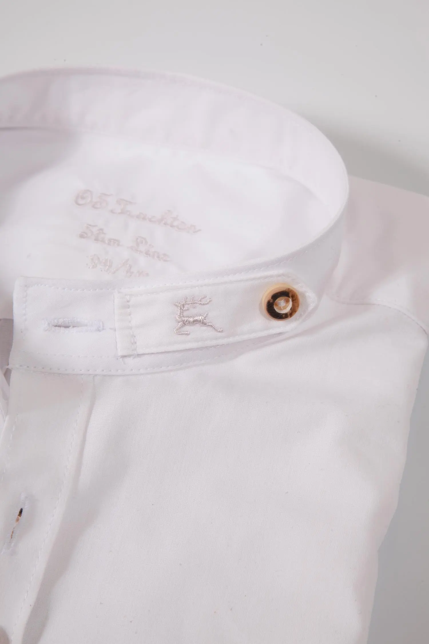 trachtenhemd-mit-stehkragen-weiss-1512-1271-ws1-18-10a-1139-b Fesches Trachtenhemd mit Stehkragen in weiß Kragen