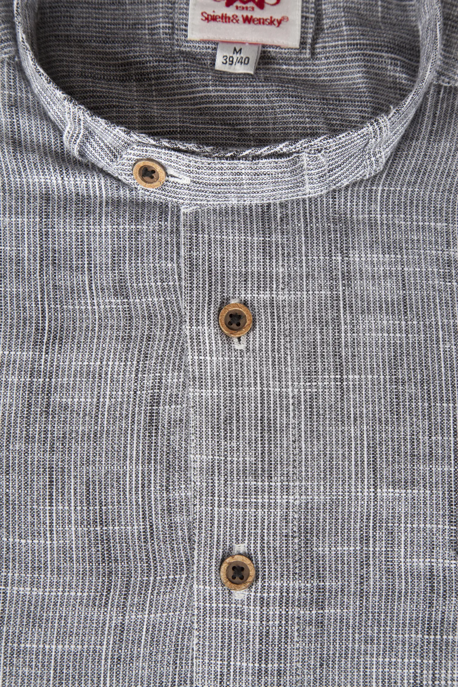 Trachtenhemd Arnold in schwarz mit Stehkragen - Detail Knöpfe