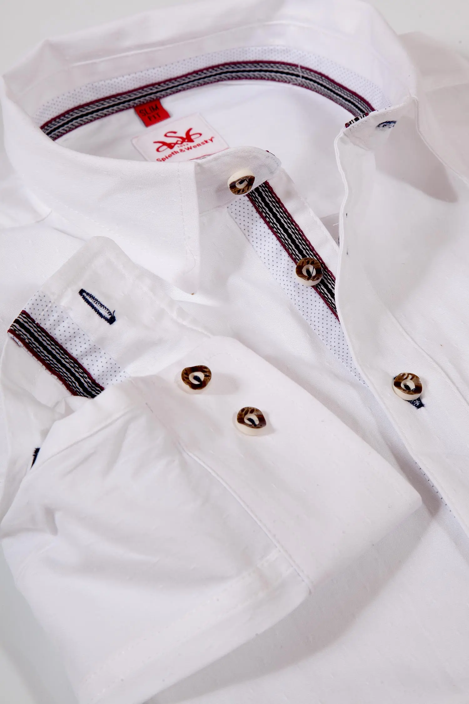 edles Trachtenhemd in weiß aus Baumwolljaquard Detail