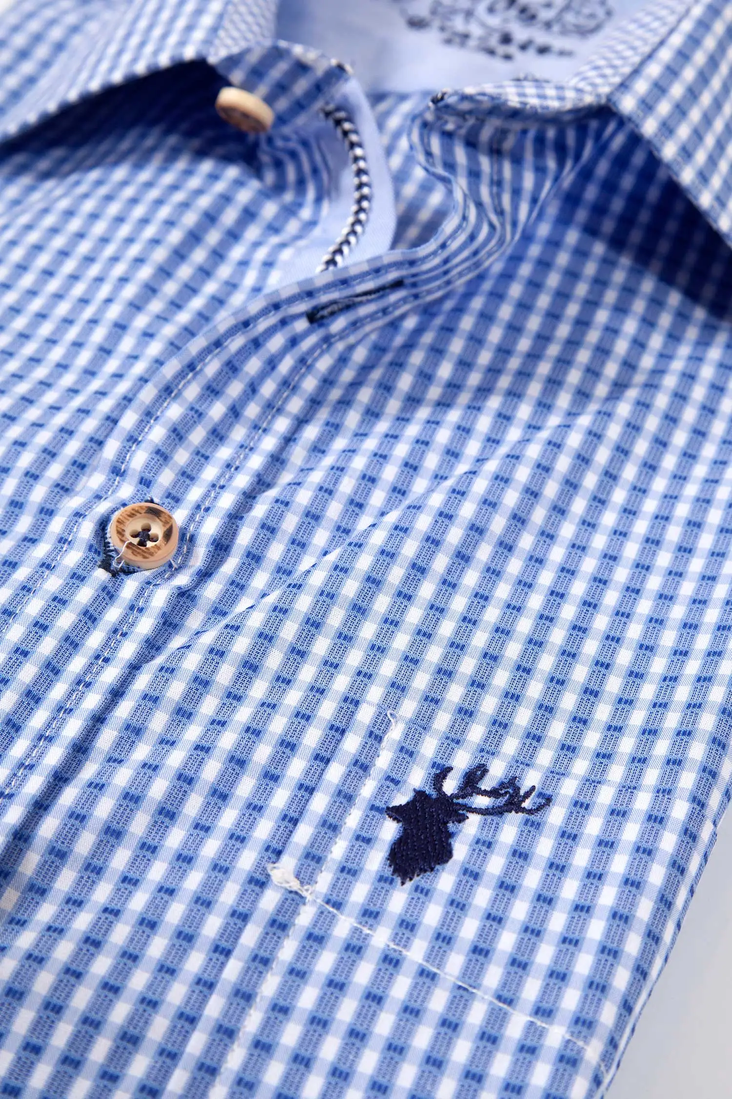 Trachtenhemd modern in blau mit kurzen Armen Detail
