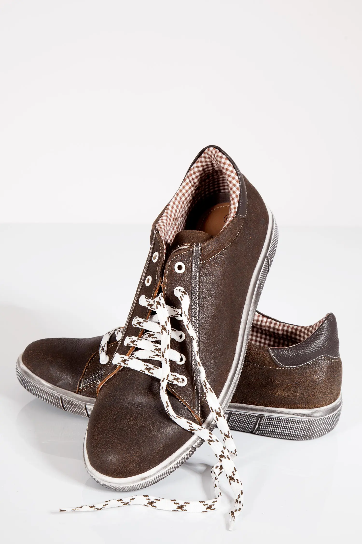 Trachten Sneaker Siegfried in bernstein dunkelbraun paar