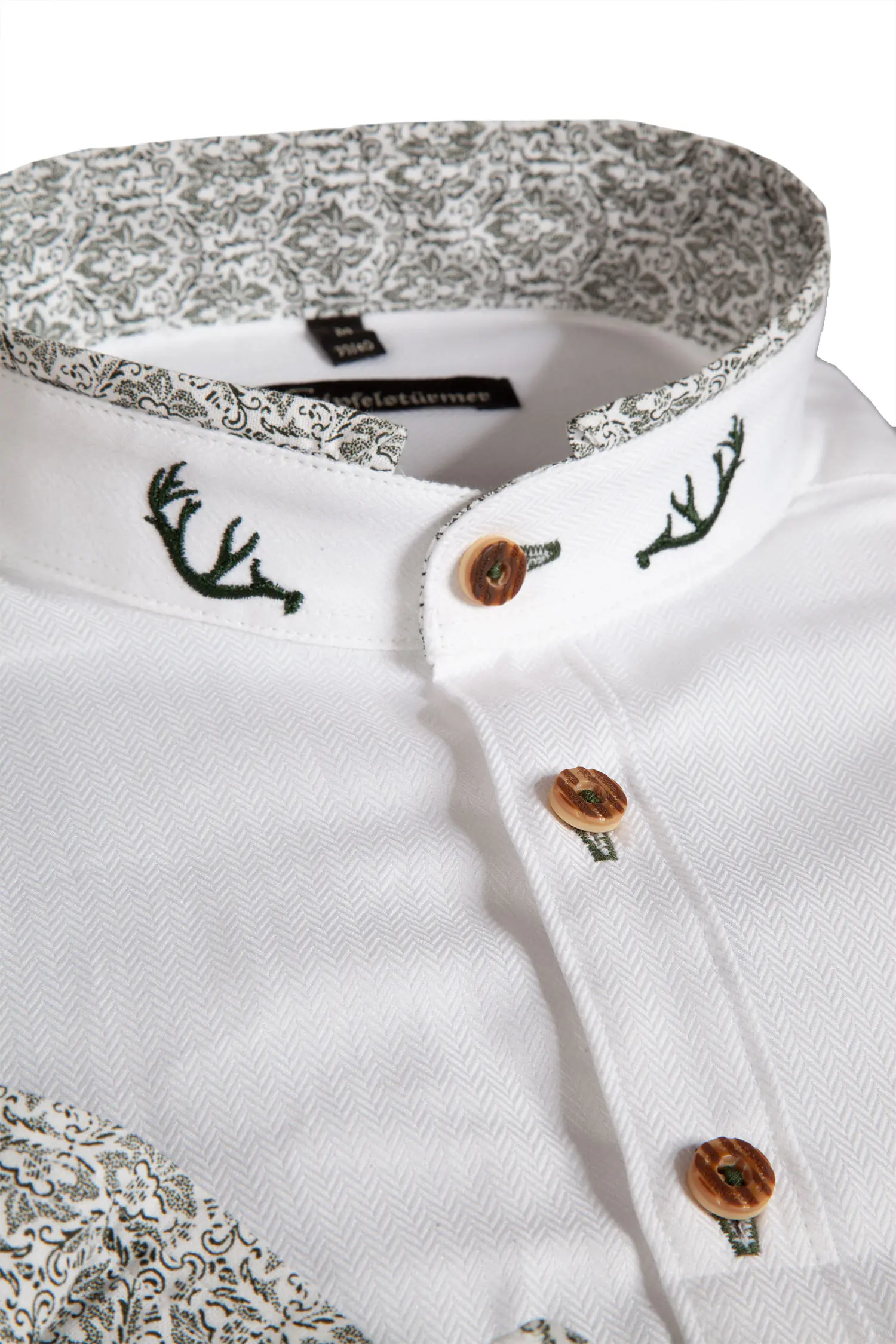 Trachtenhemd in weiß mit grünen Details - Detail Knöpfe