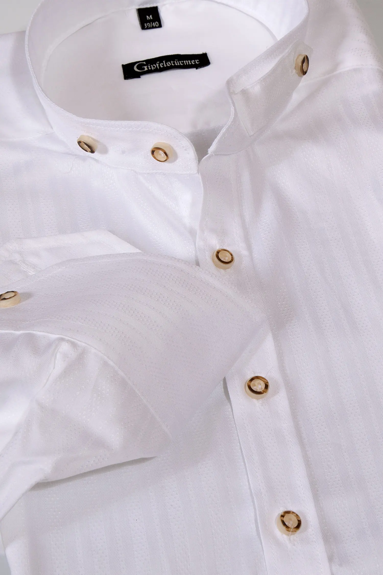 trachtenhemd-strukturiert-weiss-1502-0013-ws2-20-08d-2878-c Trachtenhemd in weiß mit Struktur und Stehkragen Detail